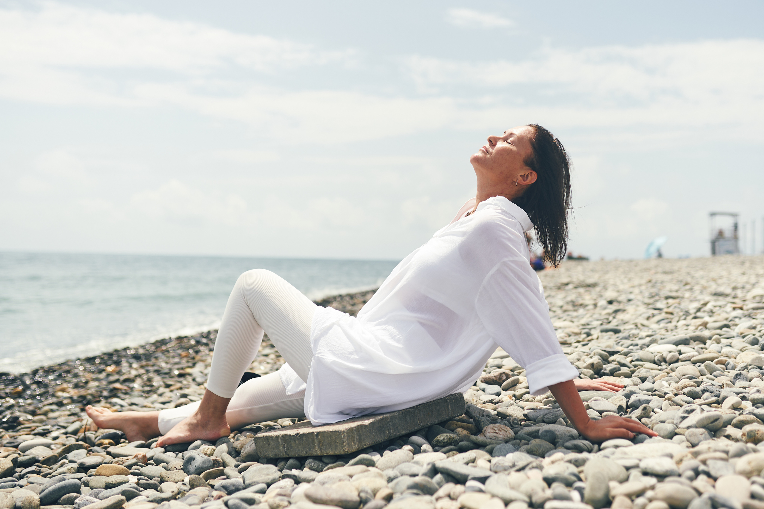 Репортажная съемка женского пикника на берегу Черного моря. Фотограф в Сочи Катя Гончарова