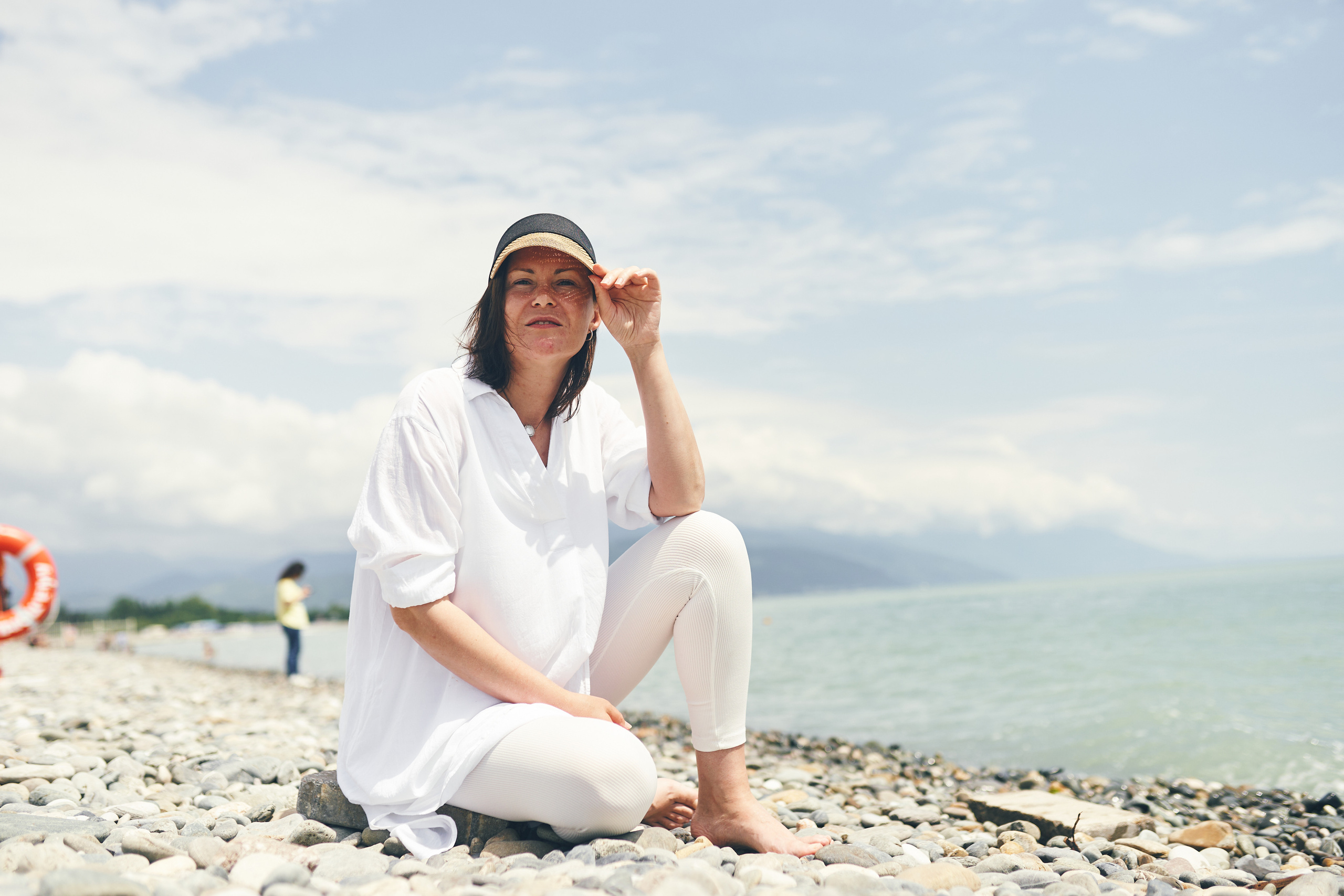 Репортажная съемка женского пикника на берегу Черного моря. Фотограф в Сочи Катя Гончарова