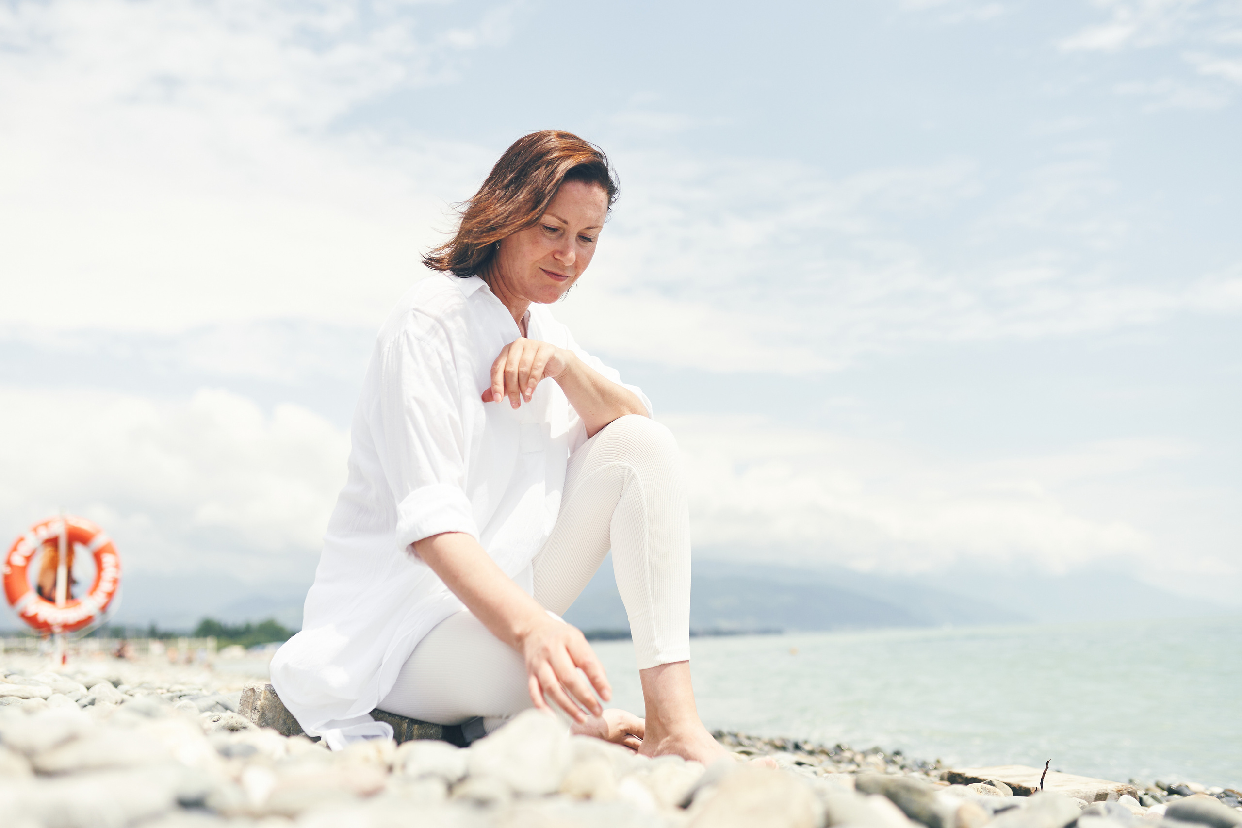 Репортажная съемка женского пикника на берегу Черного моря. Фотограф в Сочи Катя Гончарова