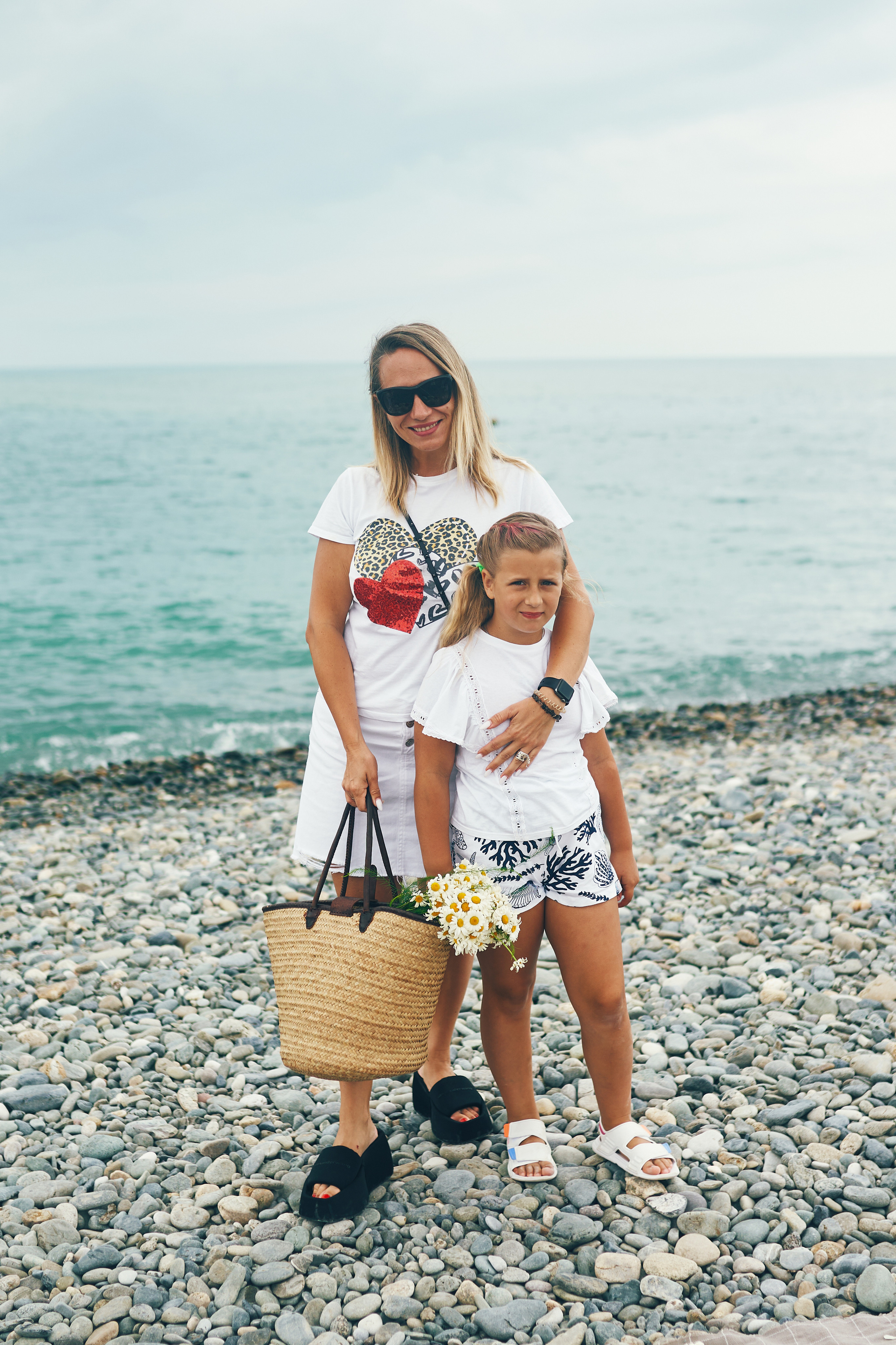 Репортажная съемка женского пикника на берегу Черного моря. Фотограф в Сочи Катя Гончарова