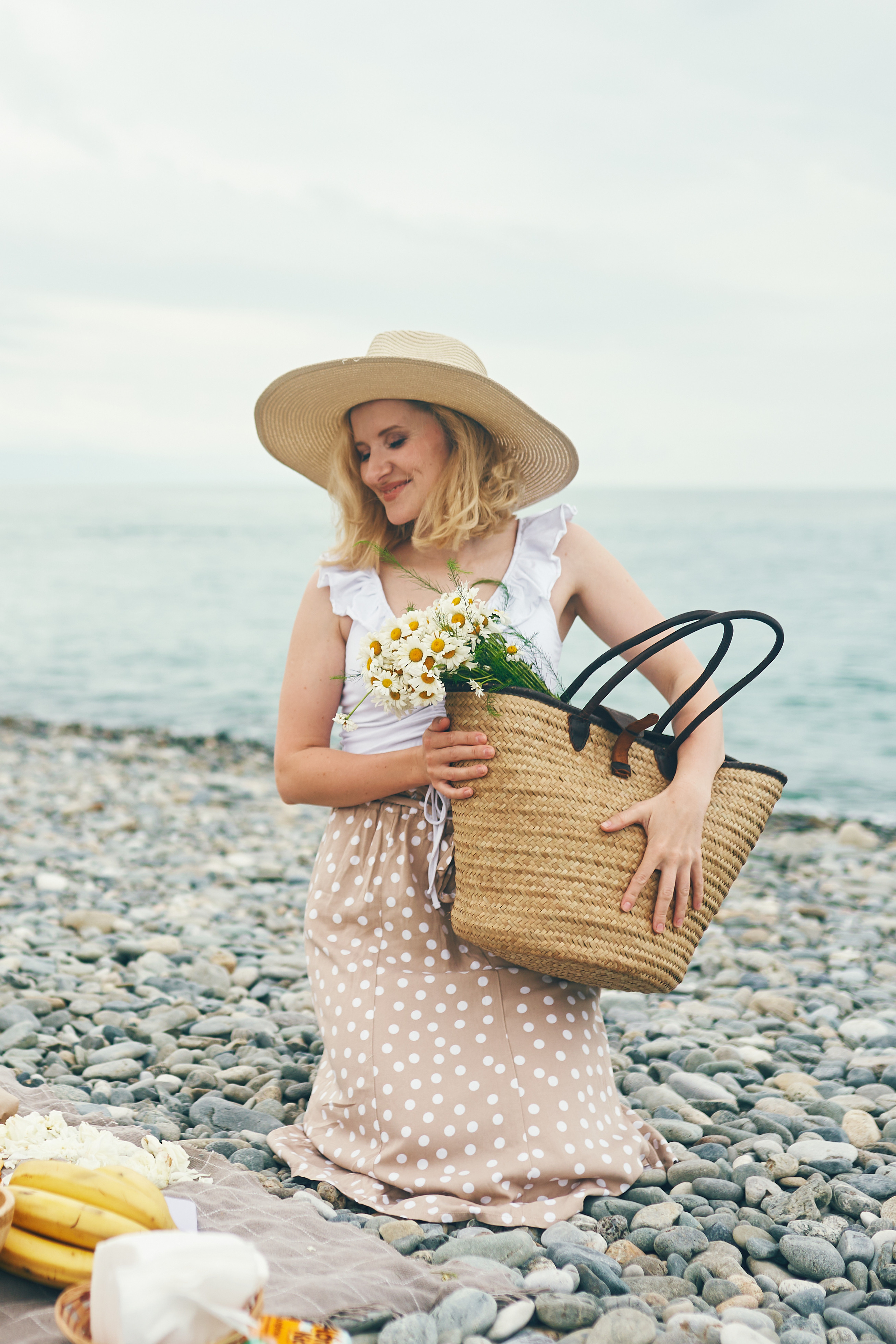 Репортажная съемка женского пикника на берегу Черного моря. Фотограф в Сочи Катя Гончарова