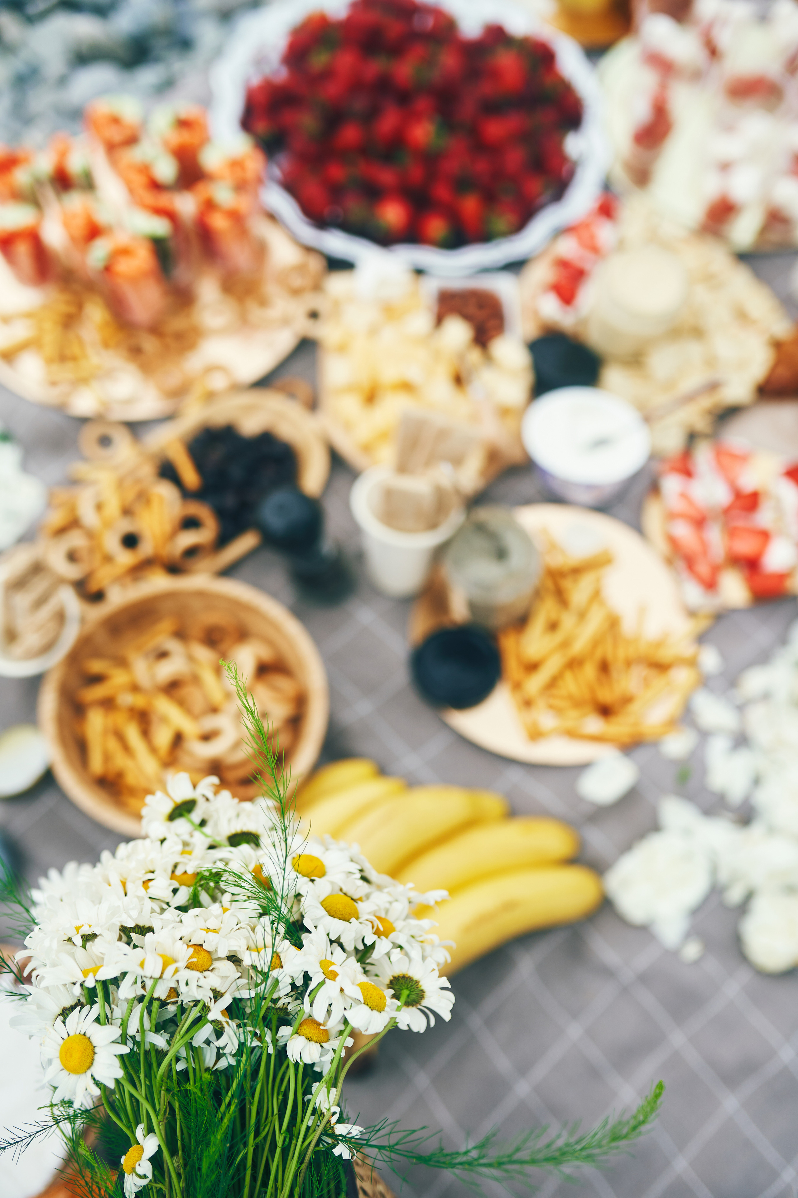 Репортажная съемка женского пикника на берегу Черного моря. Фотограф в Сочи Катя Гончарова