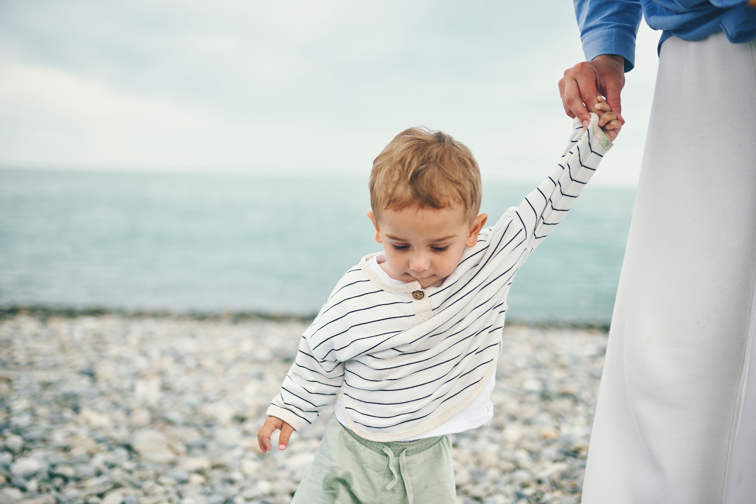 Репортажная съемка женского пикника на берегу Черного моря. Фотограф в Сочи Катя Гончарова