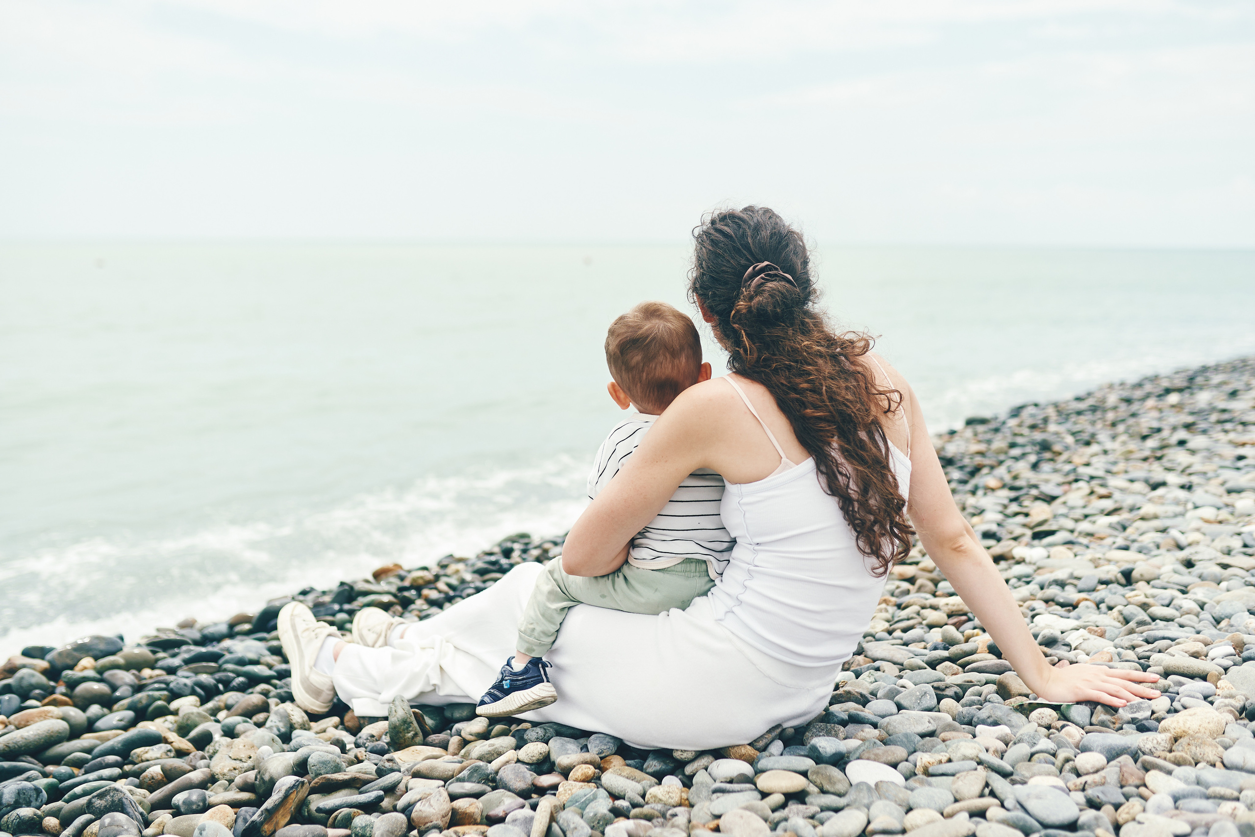 Репортажная съемка женского пикника на берегу Черного моря. Фотограф в Сочи Катя Гончарова