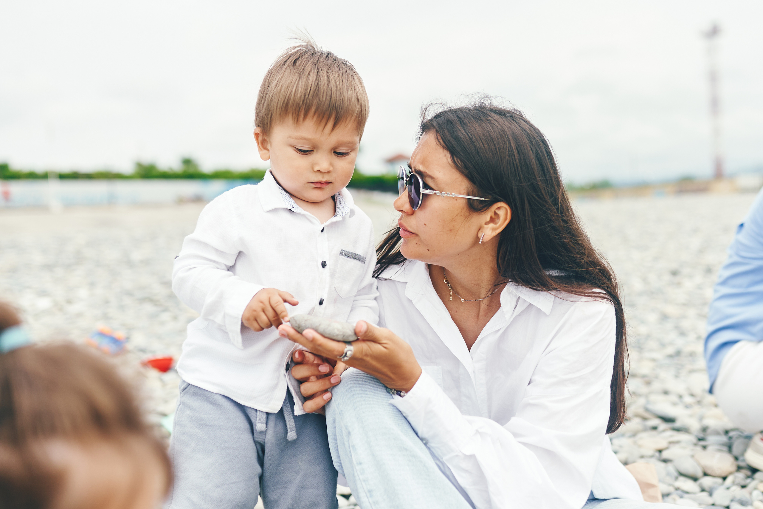 Репортажная съемка женского пикника на берегу Черного моря. Фотограф в Сочи Катя Гончарова