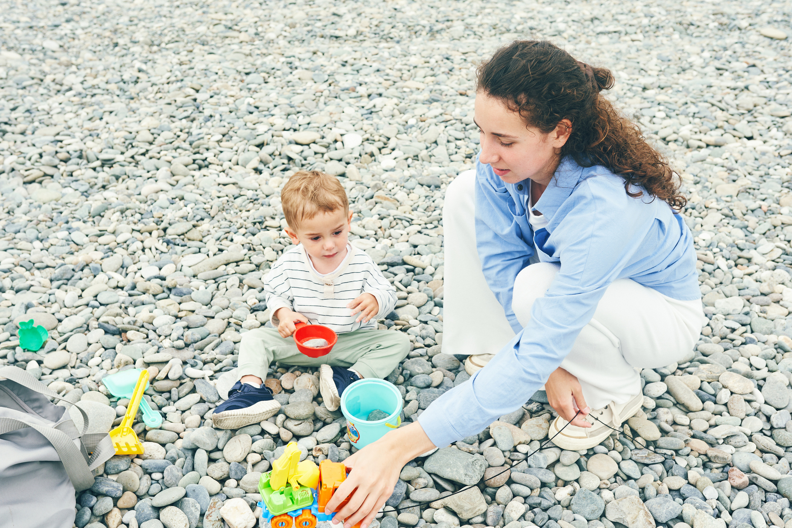 Репортажная съемка женского пикника на берегу Черного моря. Фотограф в Сочи Катя Гончарова
