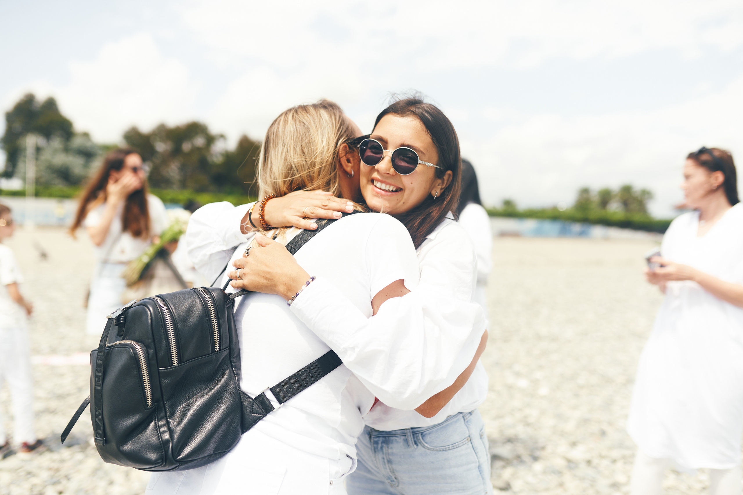 Репортажная съемка женского пикника на берегу Черного моря. Фотограф в Сочи Катя Гончарова
