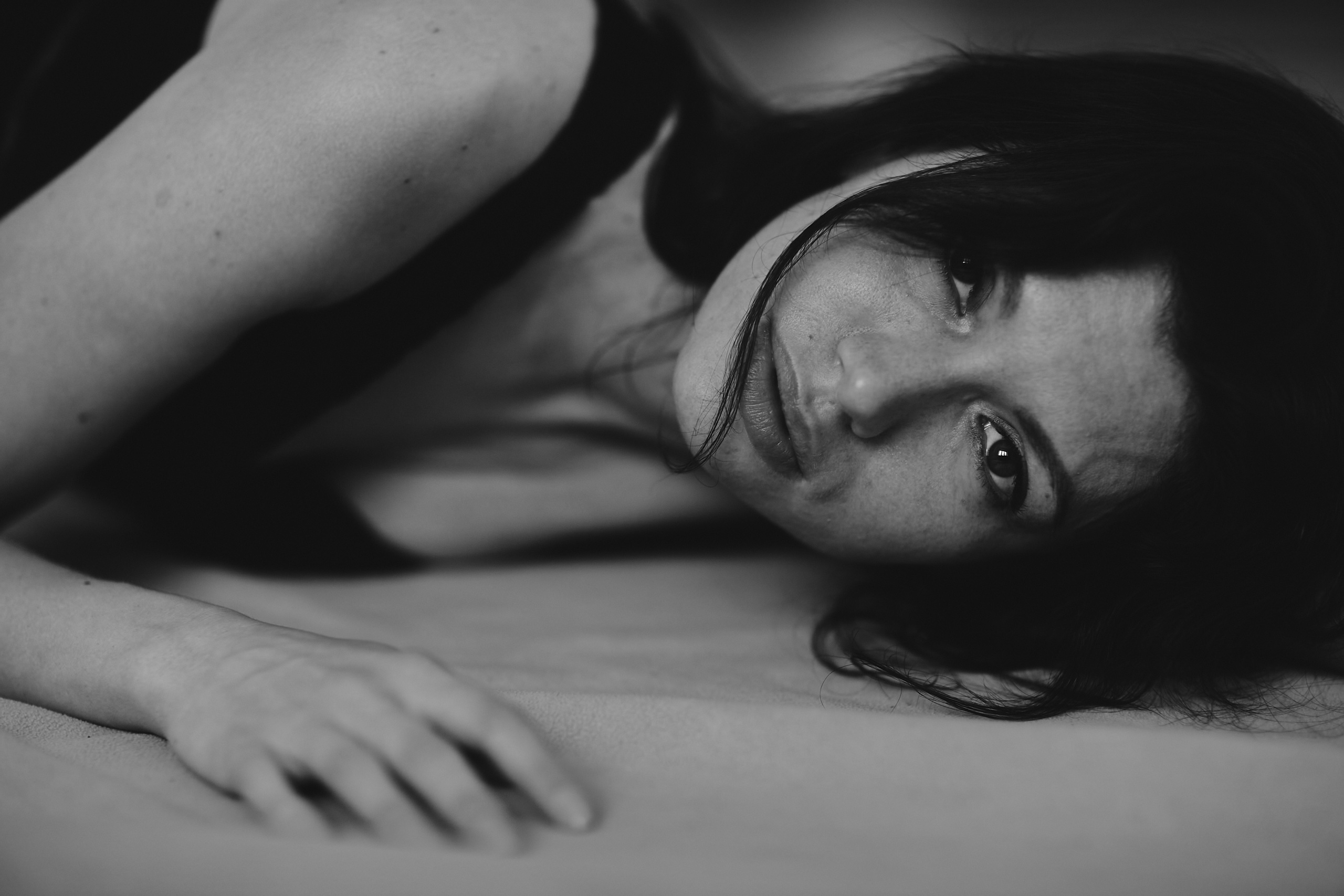 Фотосессия в черно белом стиле, женский черно-белый портрет. Фотограф в Сочи Катя Гончарова