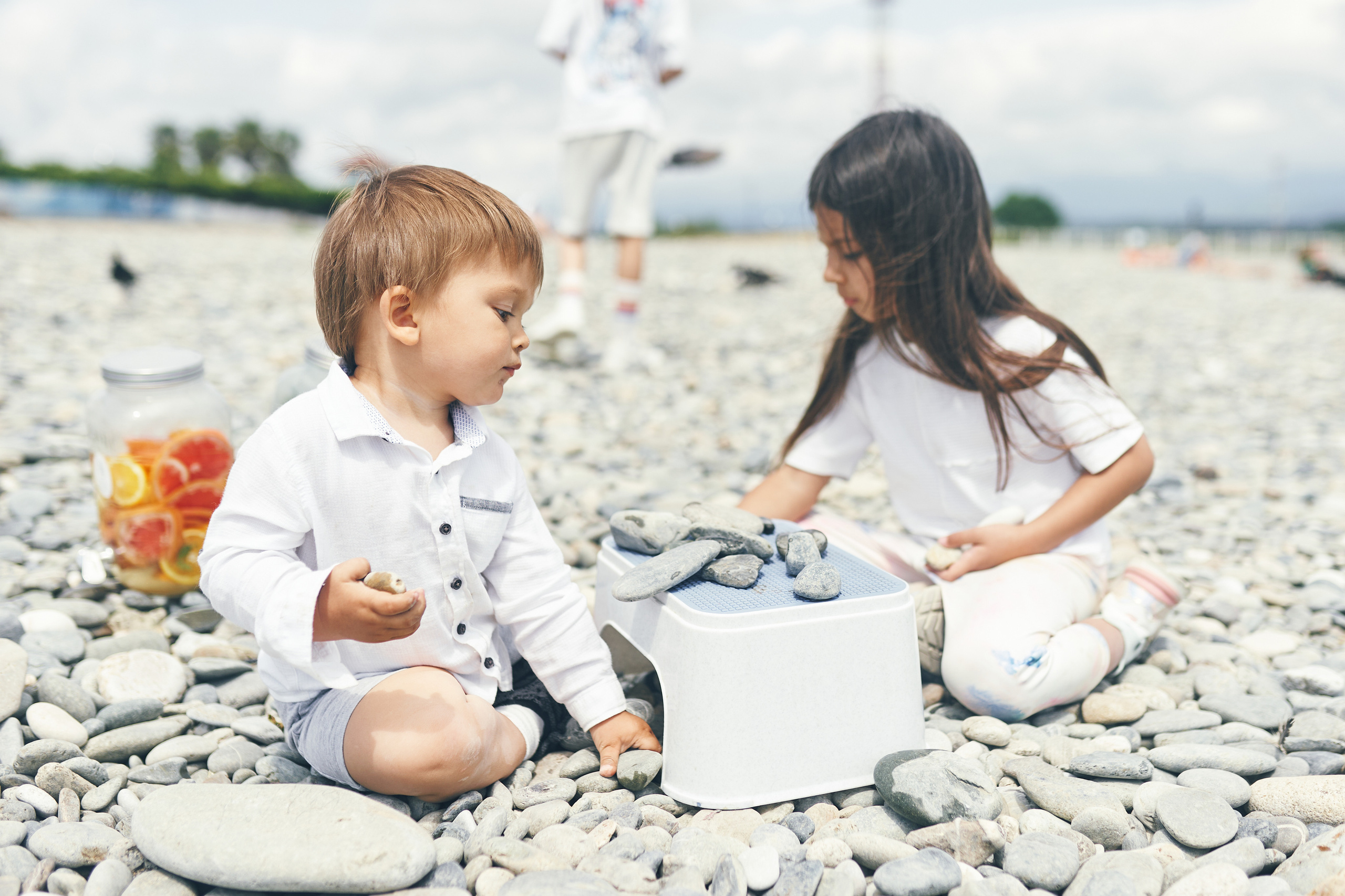 Репортажная съемка женского пикника на берегу Черного моря. Фотограф в Сочи Катя Гончарова