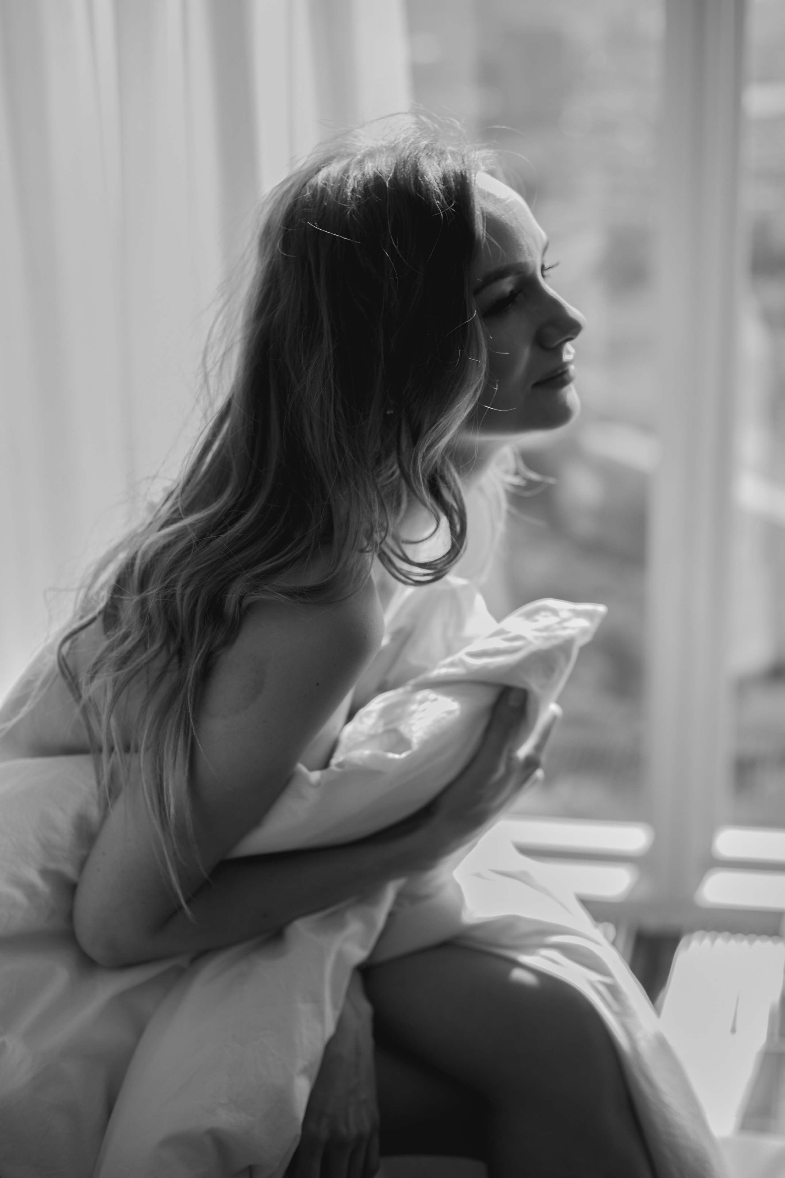 Фотосессия в черно белом стиле, женский черно-белый портрет. Фотограф в Сочи Катя Гончарова