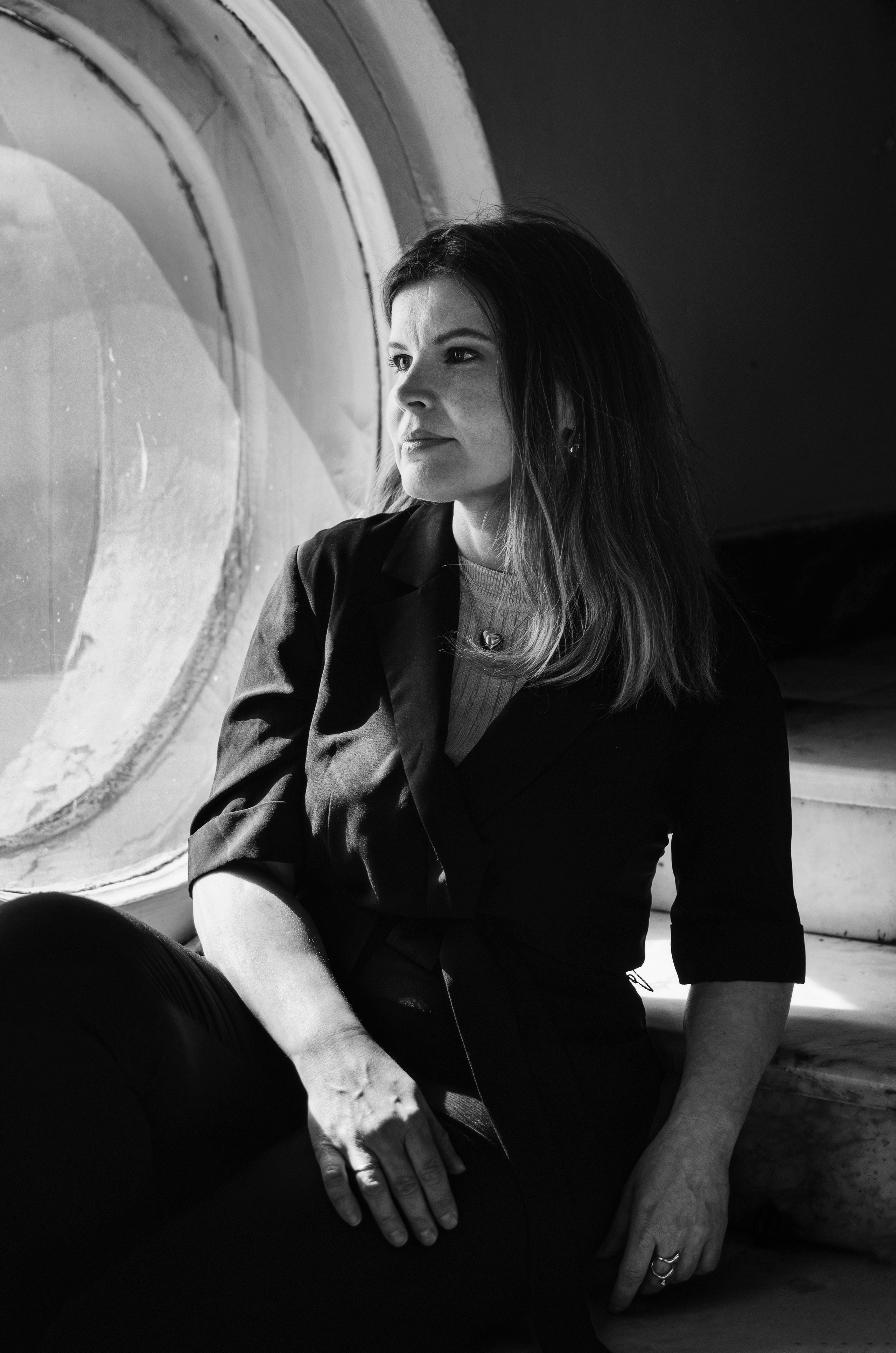 Фотопрогулка по питерским дворикам и парадным в формате разведки новых мест. Портретный и репортажный фотограф в Санкт-Петербурге Варвара Жукова