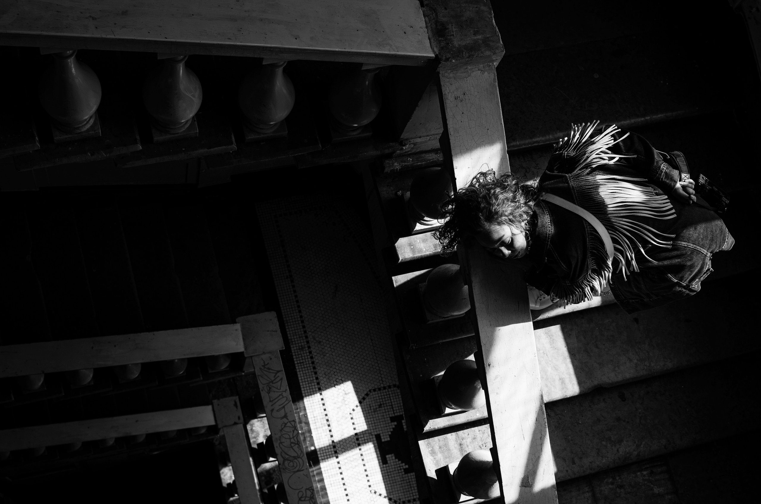 Фотопрогулка по питерским дворикам и парадным в формате разведки новых мест. Портретный и репортажный фотограф в Санкт-Петербурге Варвара Жукова