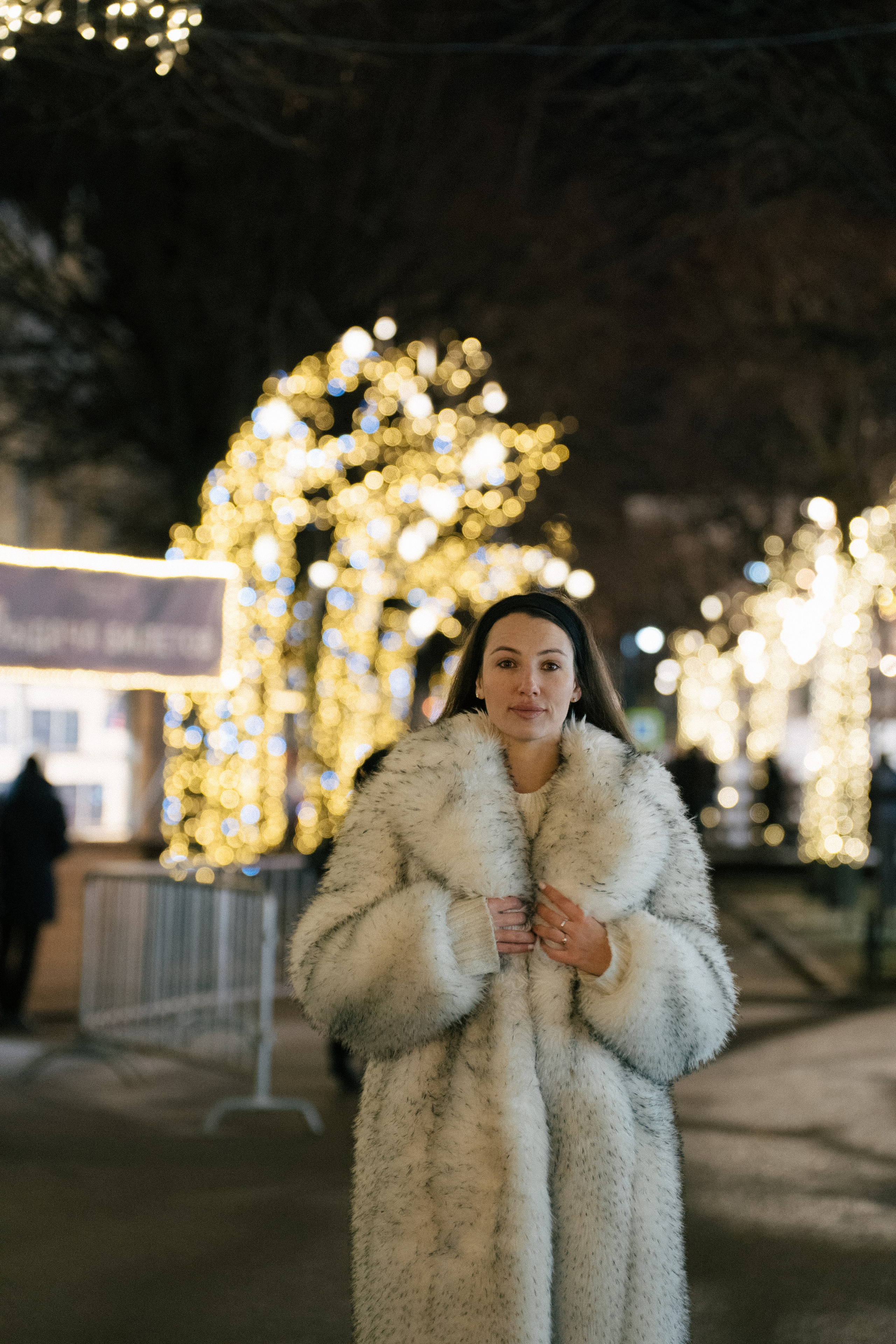 ПРОГУЛКА НА МАНЕЖНОЙ ПЛОЩАДИ ДЛЯ ДЕВУШКИ ПЕРЕД НОВЫМ ГОДОМ (НОВОГОДНЯЯ ФОТОСЕССИИЯ НА МАНЕЖНОЙ ПЛОЩАДИ). Профессиональный фотограф, Санкт-Петербург — Виктория Богомолова