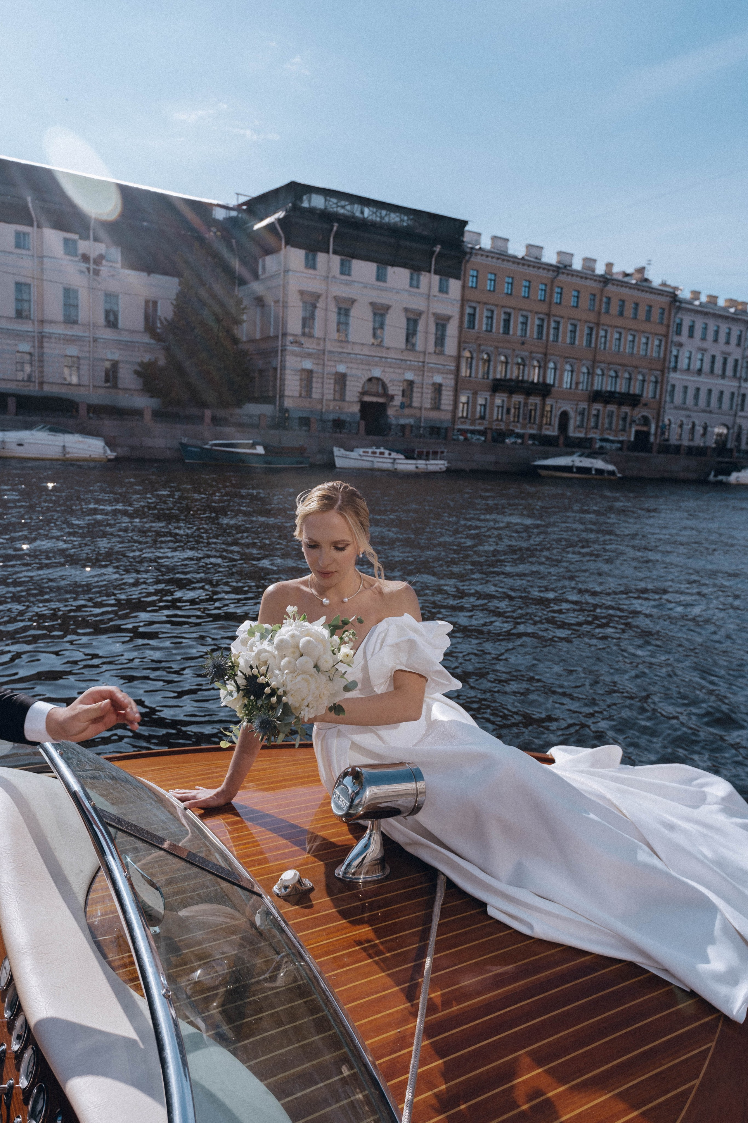 СВАДЕНБНАЯ СЬЕМКА НА КАТЕРЕ ПО КАНАЛАМ САНКТ-ПЕТЕРБУРГА И В АКВАТОРИИ НЕВЫ. Профессиональный фотограф, Санкт-Петербург — Виктория Богомолова