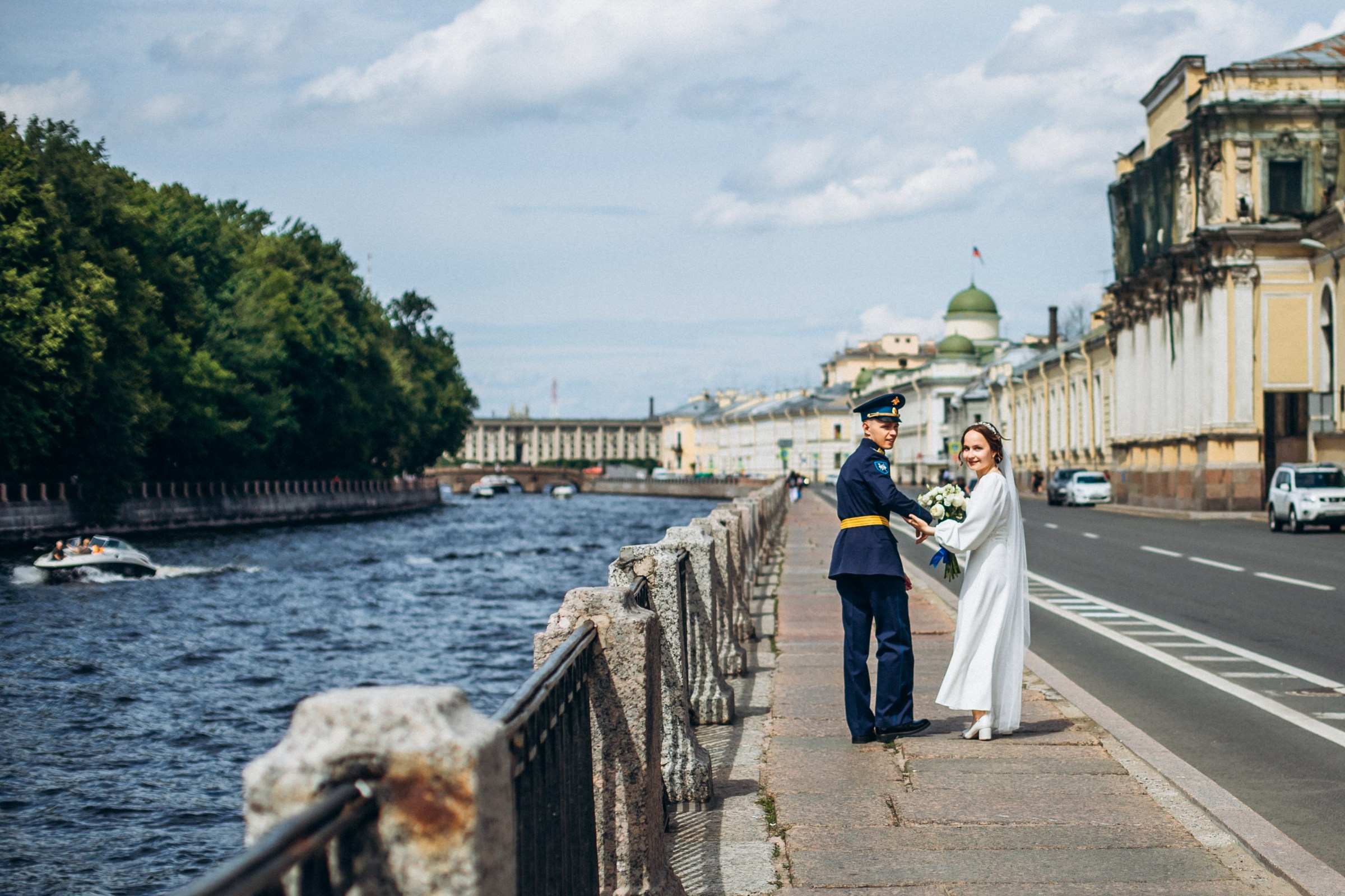 Илья и Ксюша в июне. Фотопрогулка в Петербурге. Индивидуальный и семейный фотограф в Санкт-Петербурге