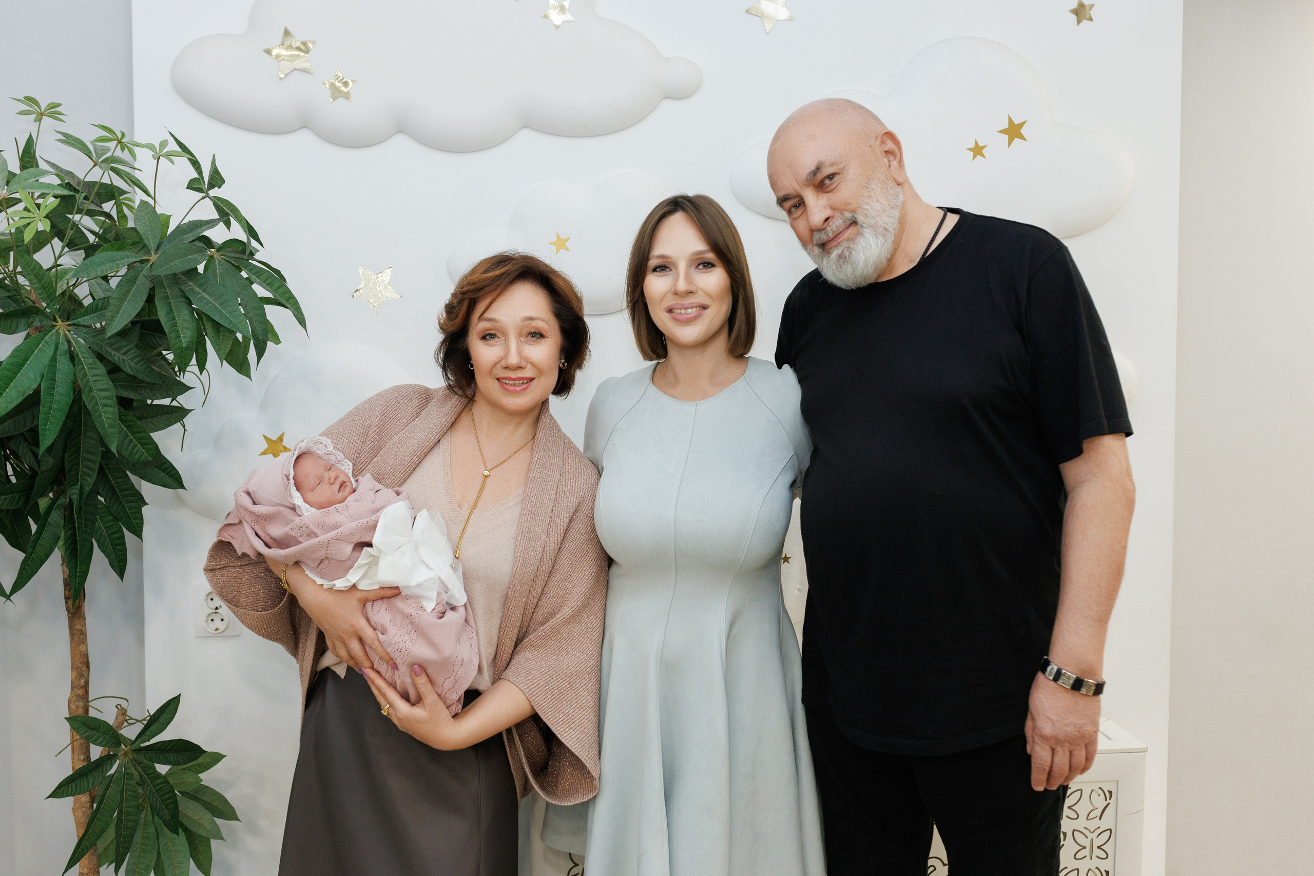Съемка выписки из роддома Зеленоград Кончаловского. Фотограф на выписку. Фотосъемка выписки из роддома в Москве, заказать фотографа на выписку ньюборн съемка в роддоме newborn фотограф в Юдино