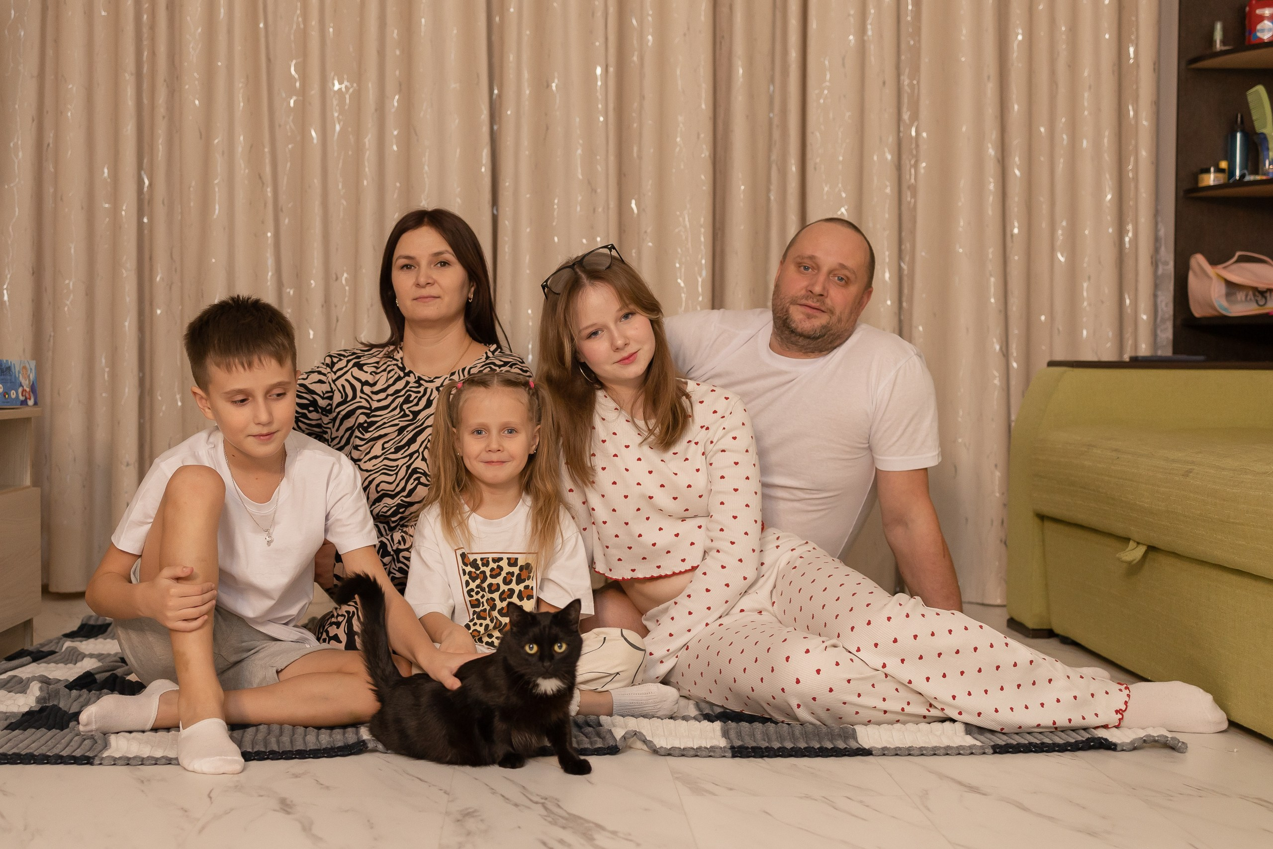 Семейная новогодняя фотосессия дома