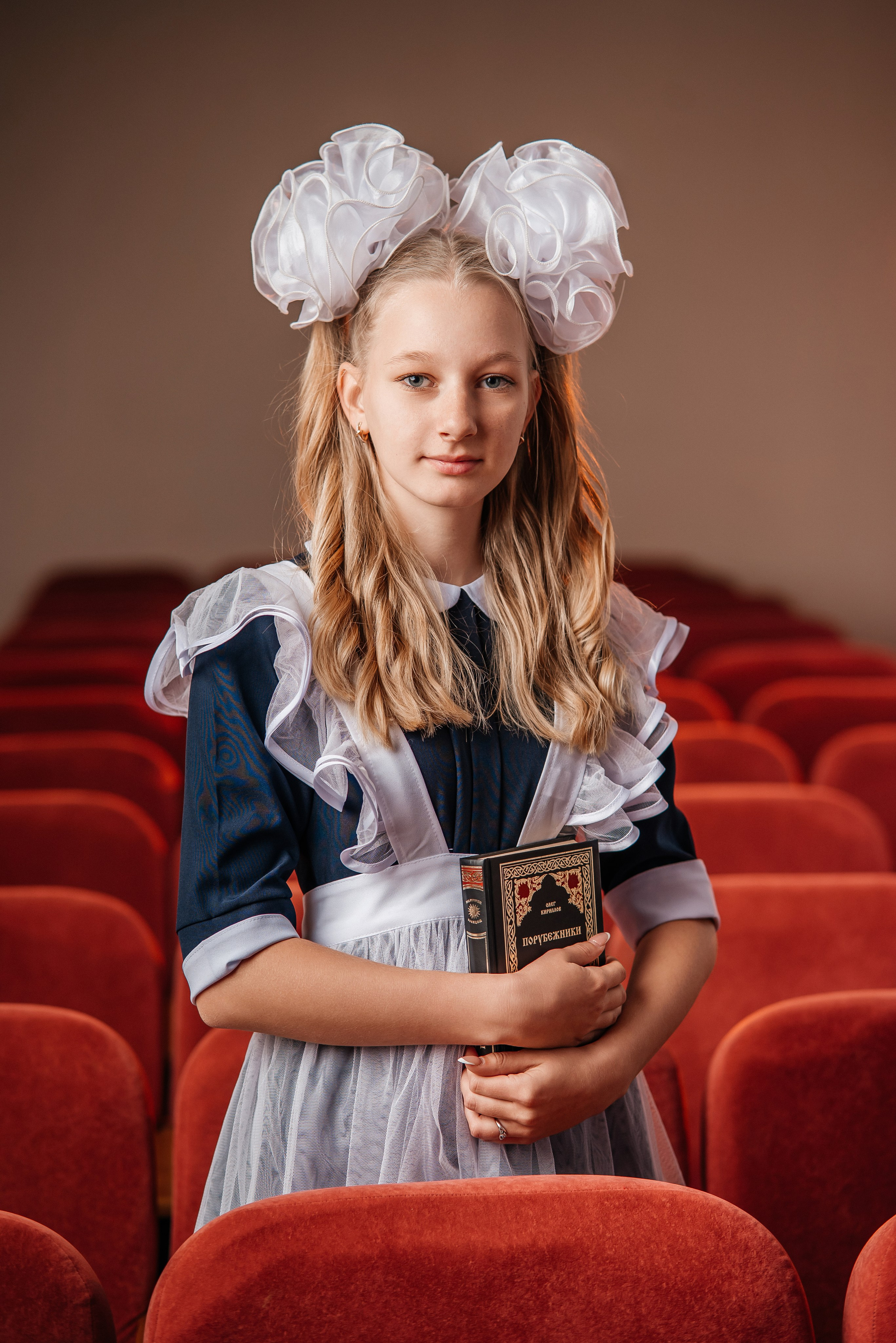 Классическая классика. Школьный фотограф в Валуйках. Фотосессии для выпускников и изготовление выпускных альбомов в городе Валуйки и в Белгородской области