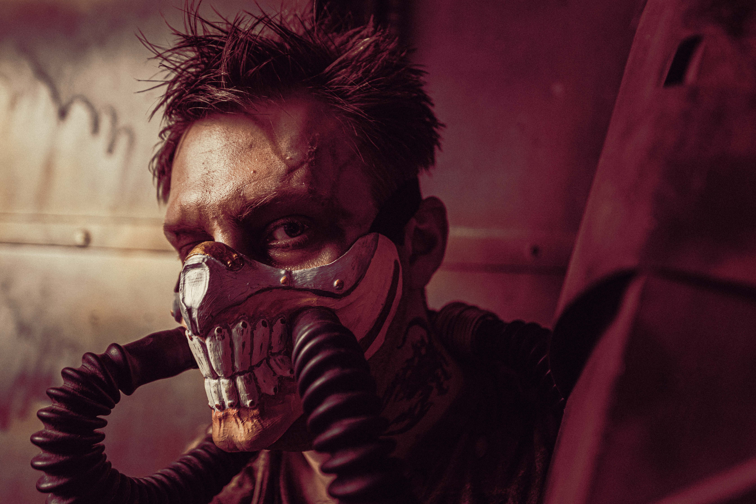 Безумный Макс на неоновой фабрике. Фотограф Балаев Михаил