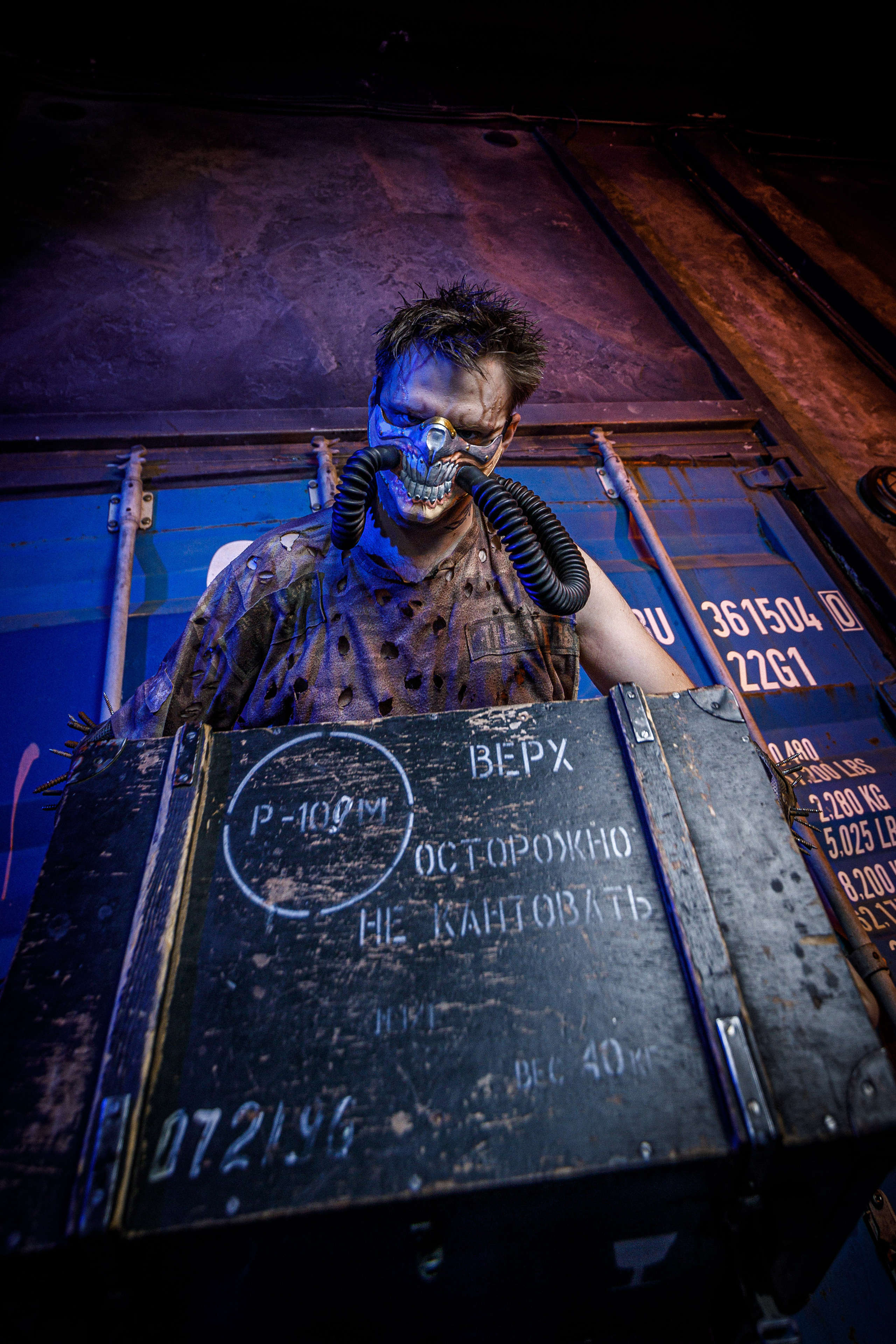 Безумный Макс на неоновой фабрике. Фотограф Балаев Михаил