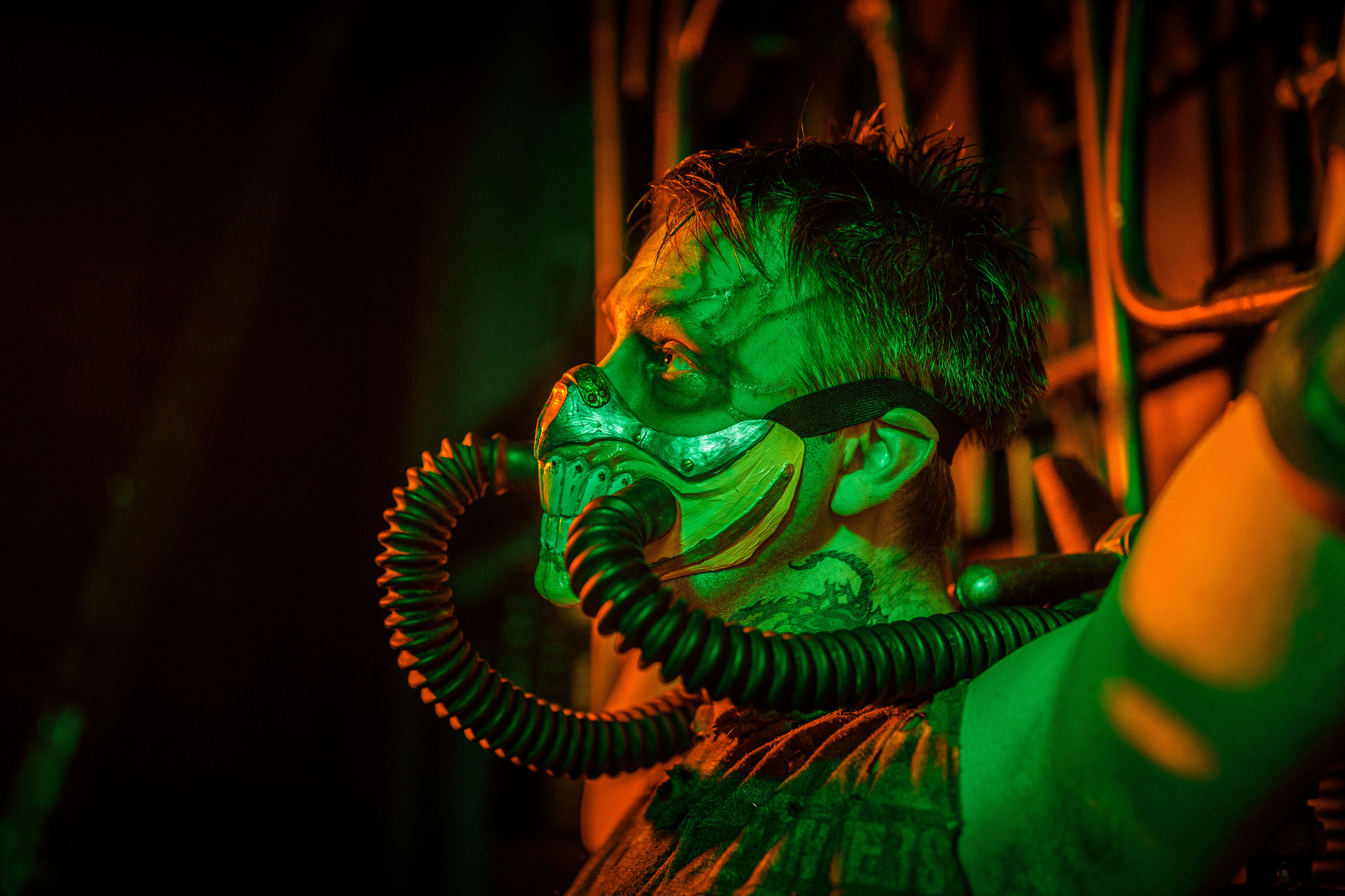 Безумный Макс на неоновой фабрике. Фотограф Балаев Михаил