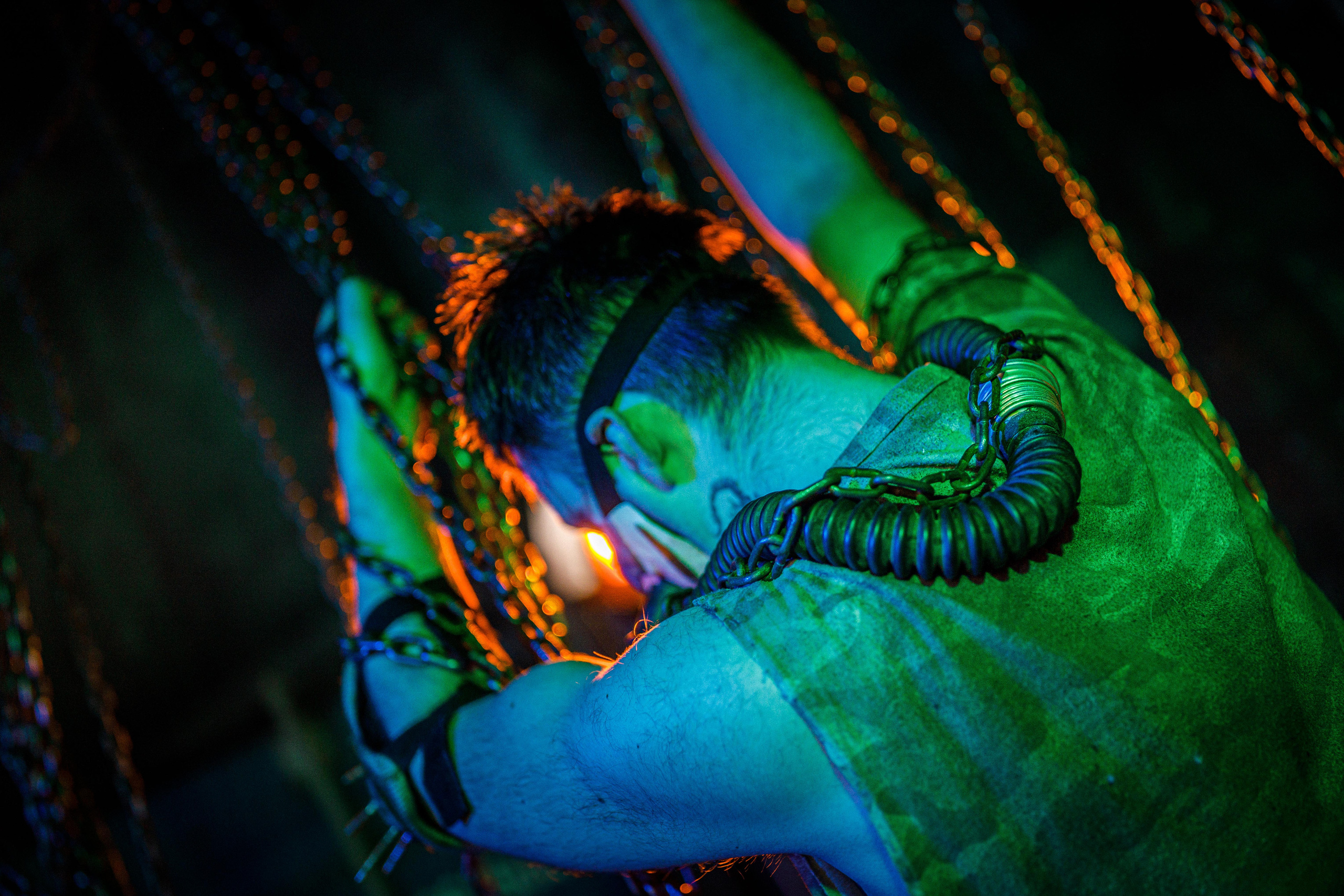 Безумный Макс на неоновой фабрике. Фотограф Балаев Михаил