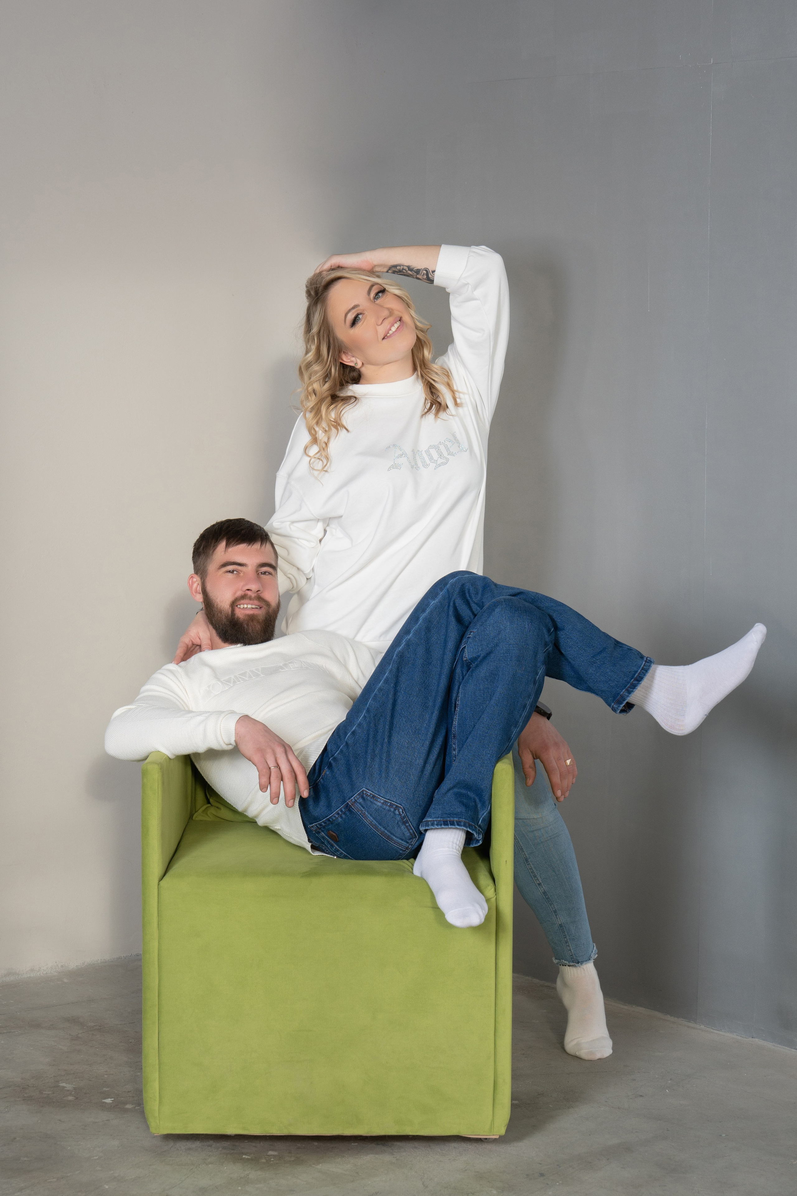 Семейная парная новогодняя фотосессия. Занимаюсь профессиональной фотографией и живу рядом с Байкалом. Работаю в разных жанрах