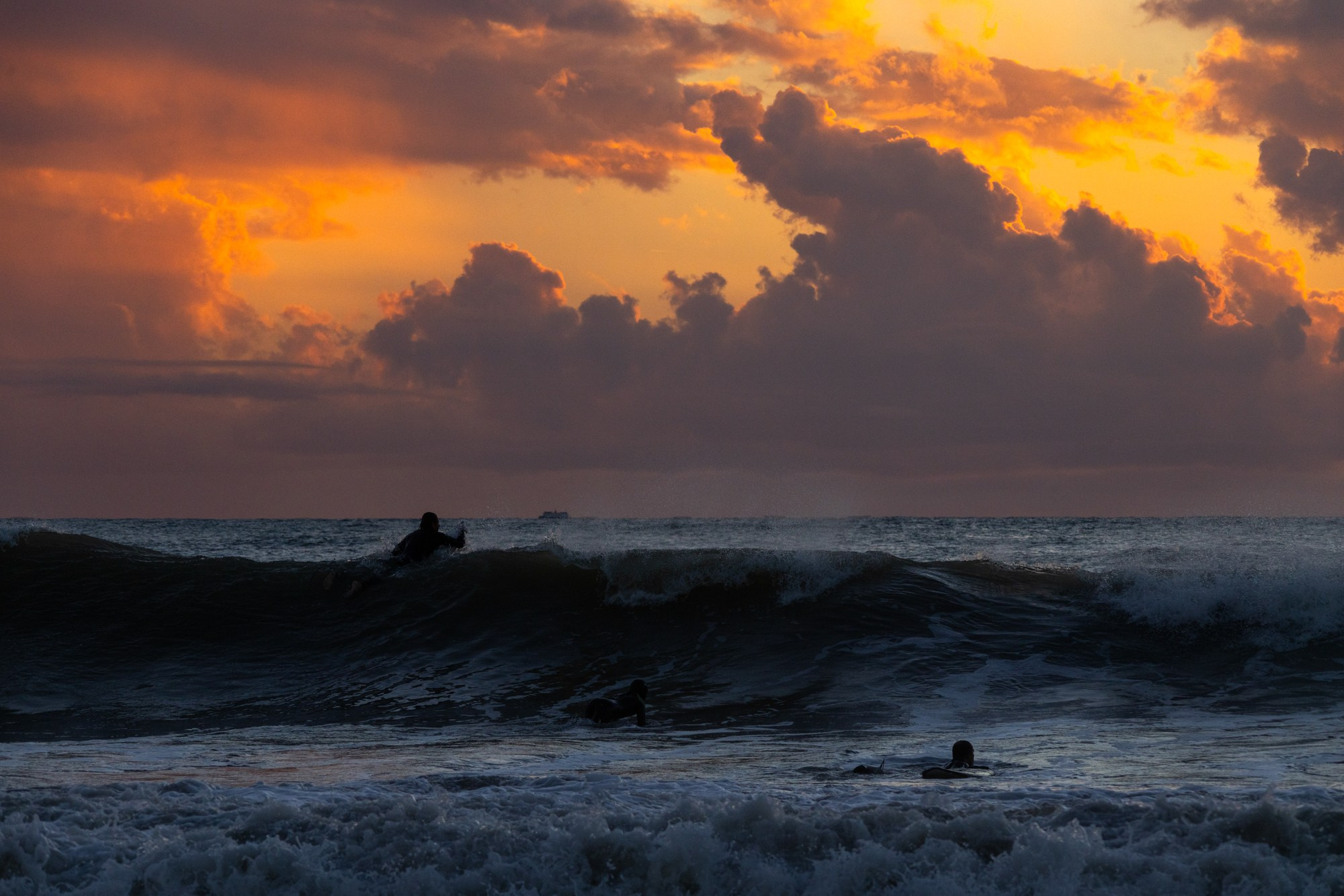 Море и серферы. Репортажный и постановочный Наталья Санникова