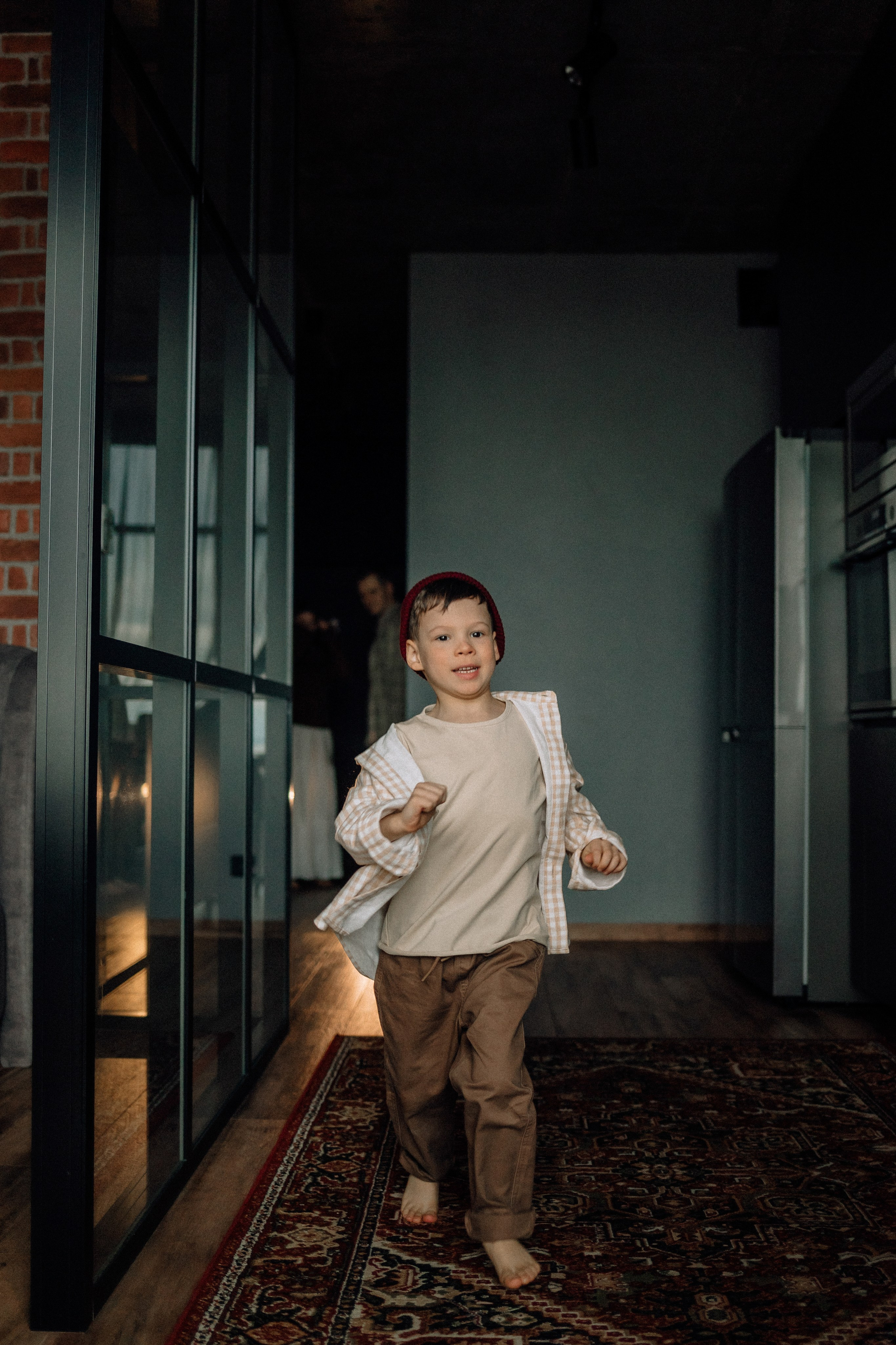 Звонко смеялись