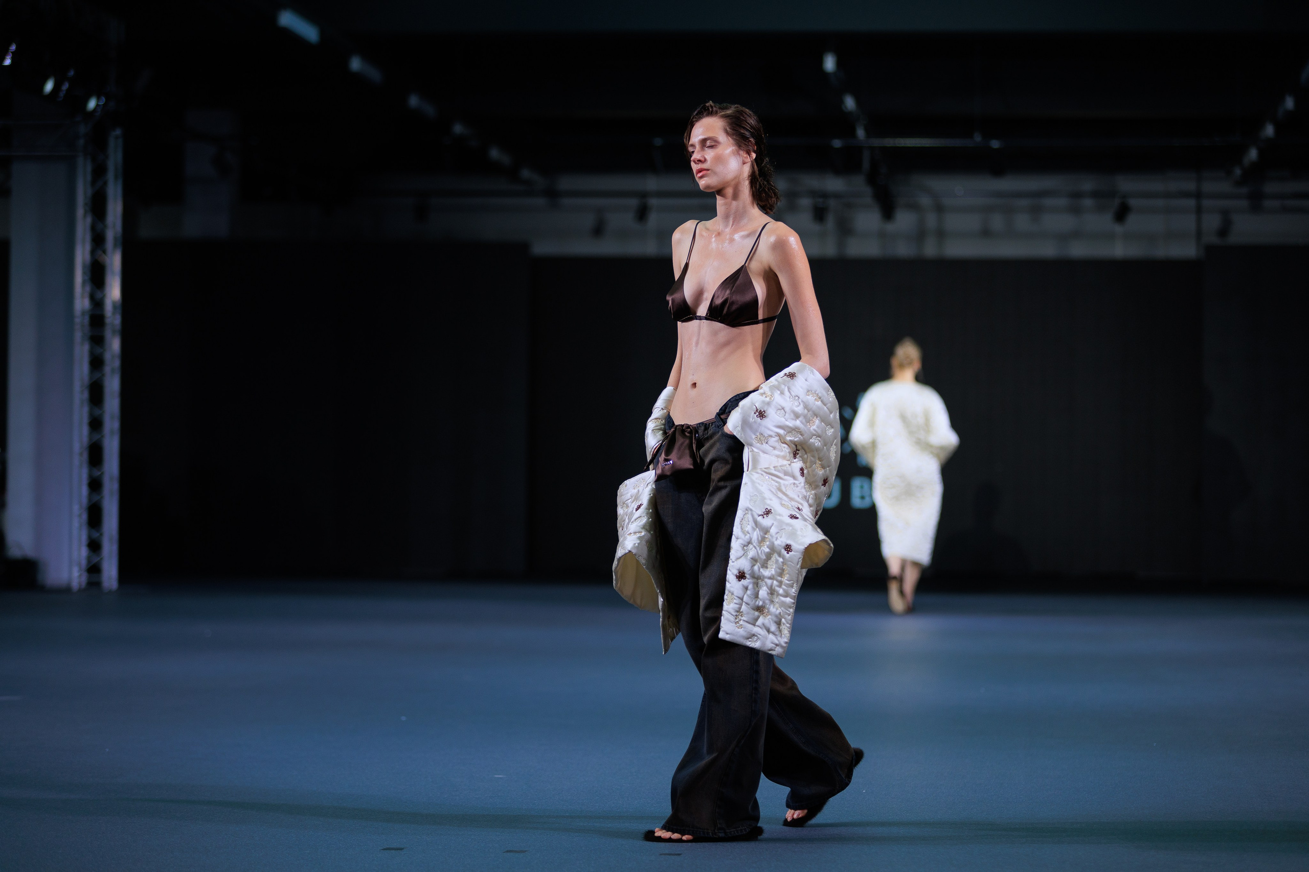 Фотограф для модного показа. Контент для бизнеса в Екатеринбурге Полдень Медиа