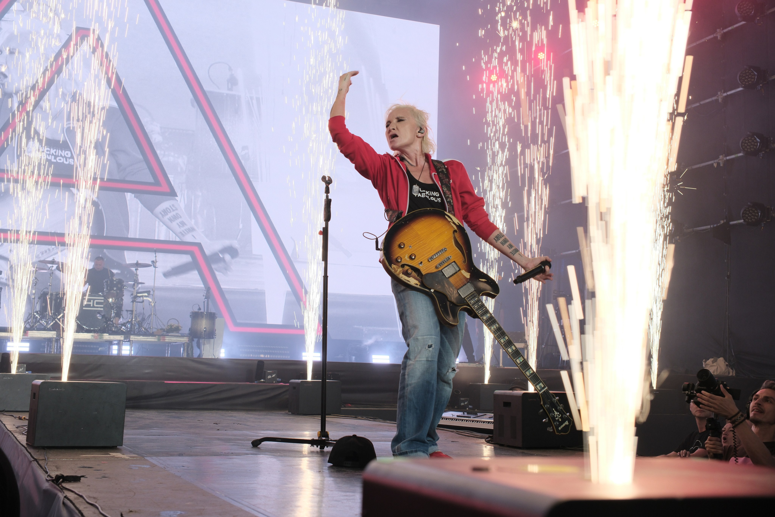 Диана Арбенина (группа «Ночные снайперы») — Москва, МТС Live Лето 2024. RedGeek - блогер и стручњак за образовање и ИТ Кирил Ситнов