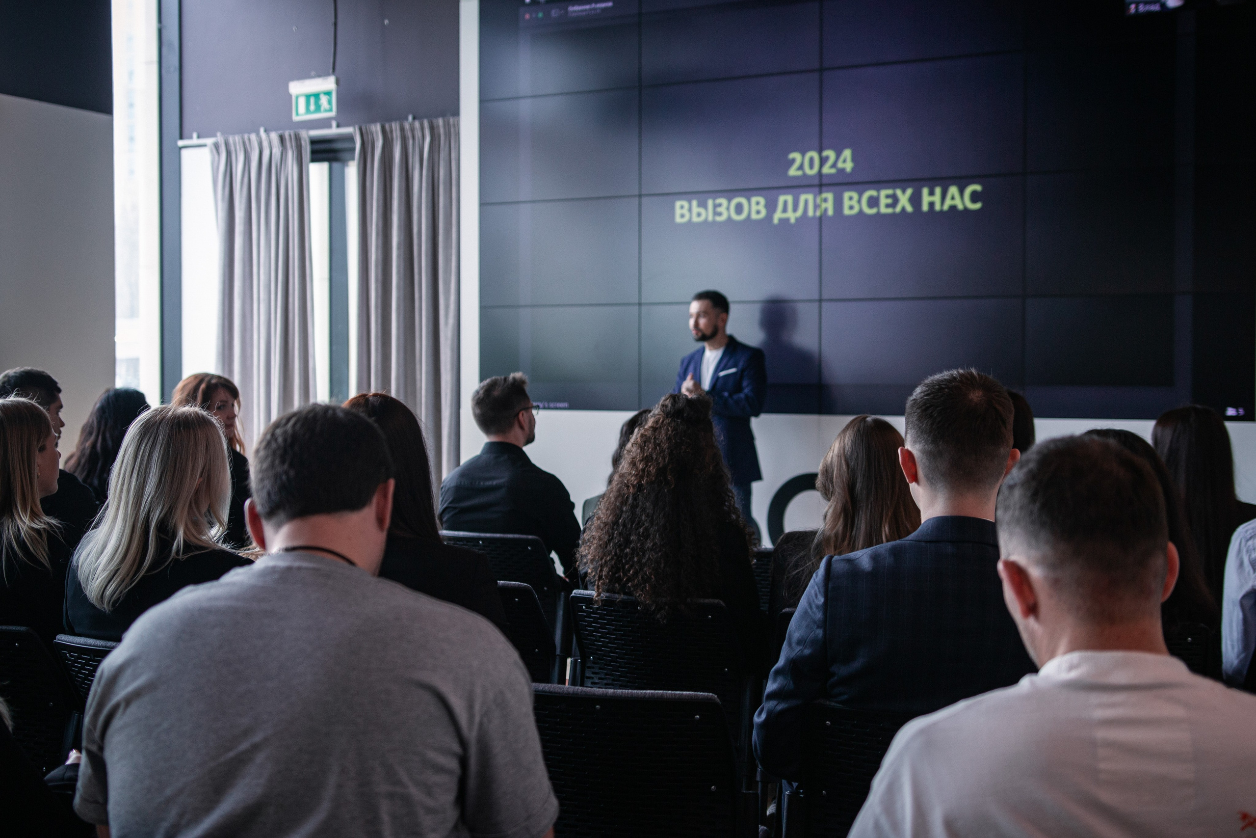Планерка компании недвижимости. Фотограф Москва — личные фотосессии, лавстори в студии