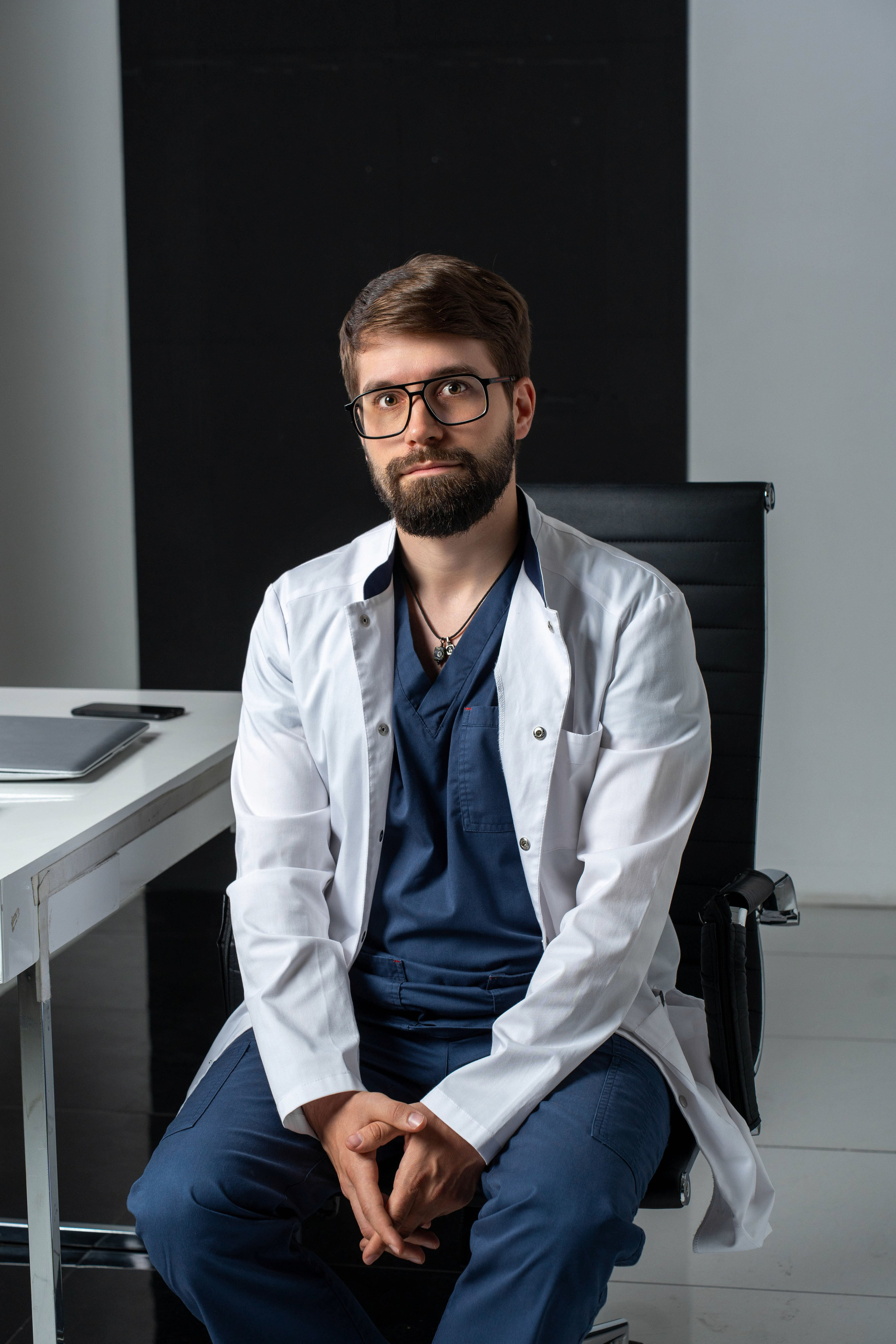 Фотосессия для лор врача в фотостудии в Москве