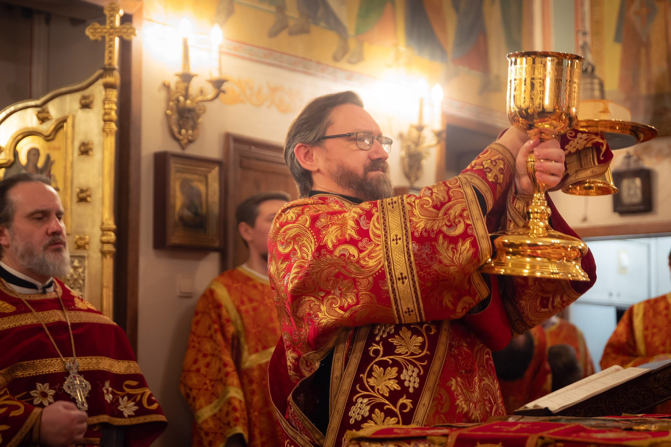 Богородский храм. Пасха. Полунощница, Божественная литургия. Антон и Татьяна Денисенко — В храме