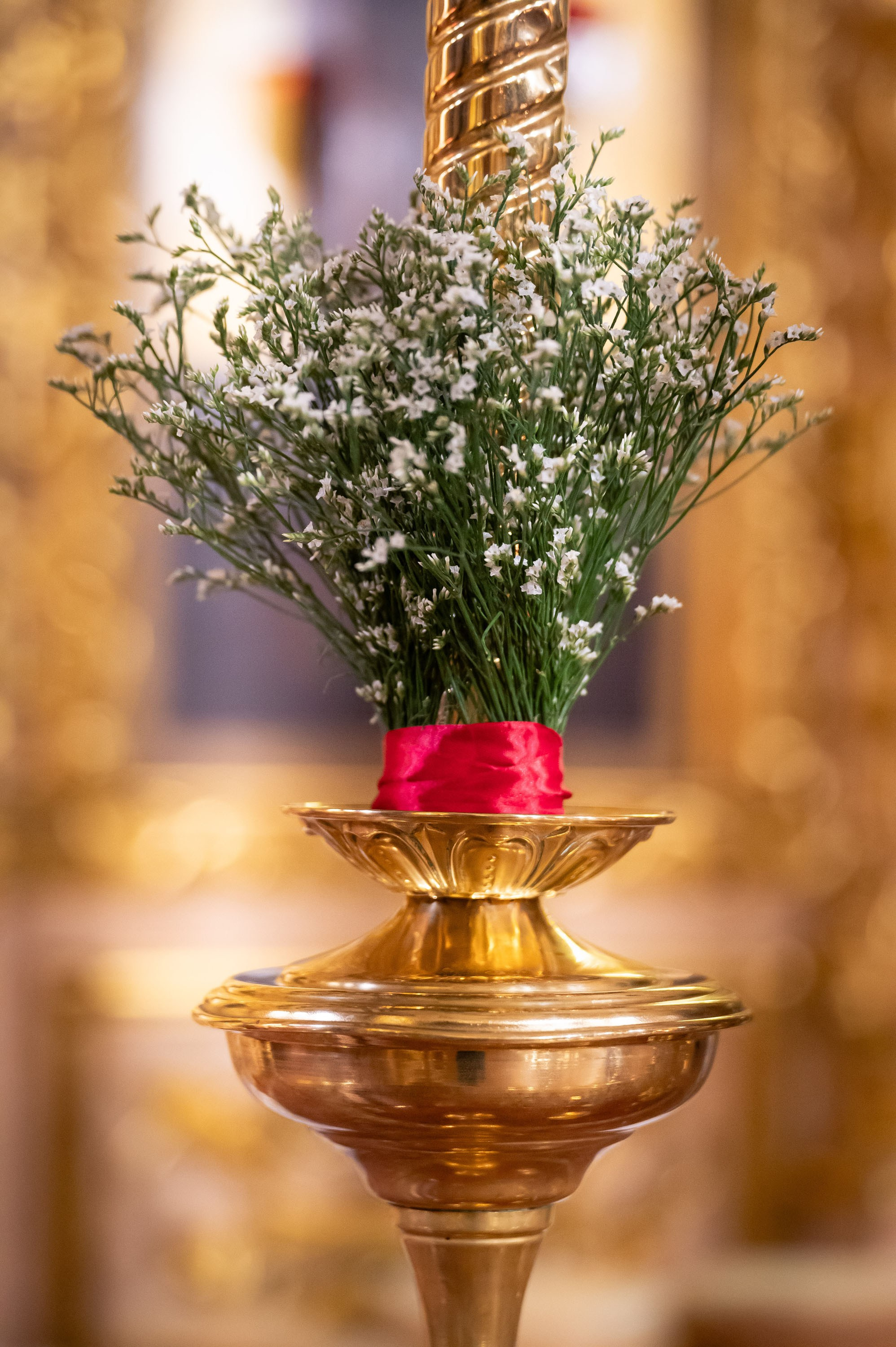 Храм Преображения Господня в Богородском. Цветы на Пасху. Антон и Татьяна Денисенко — В храме