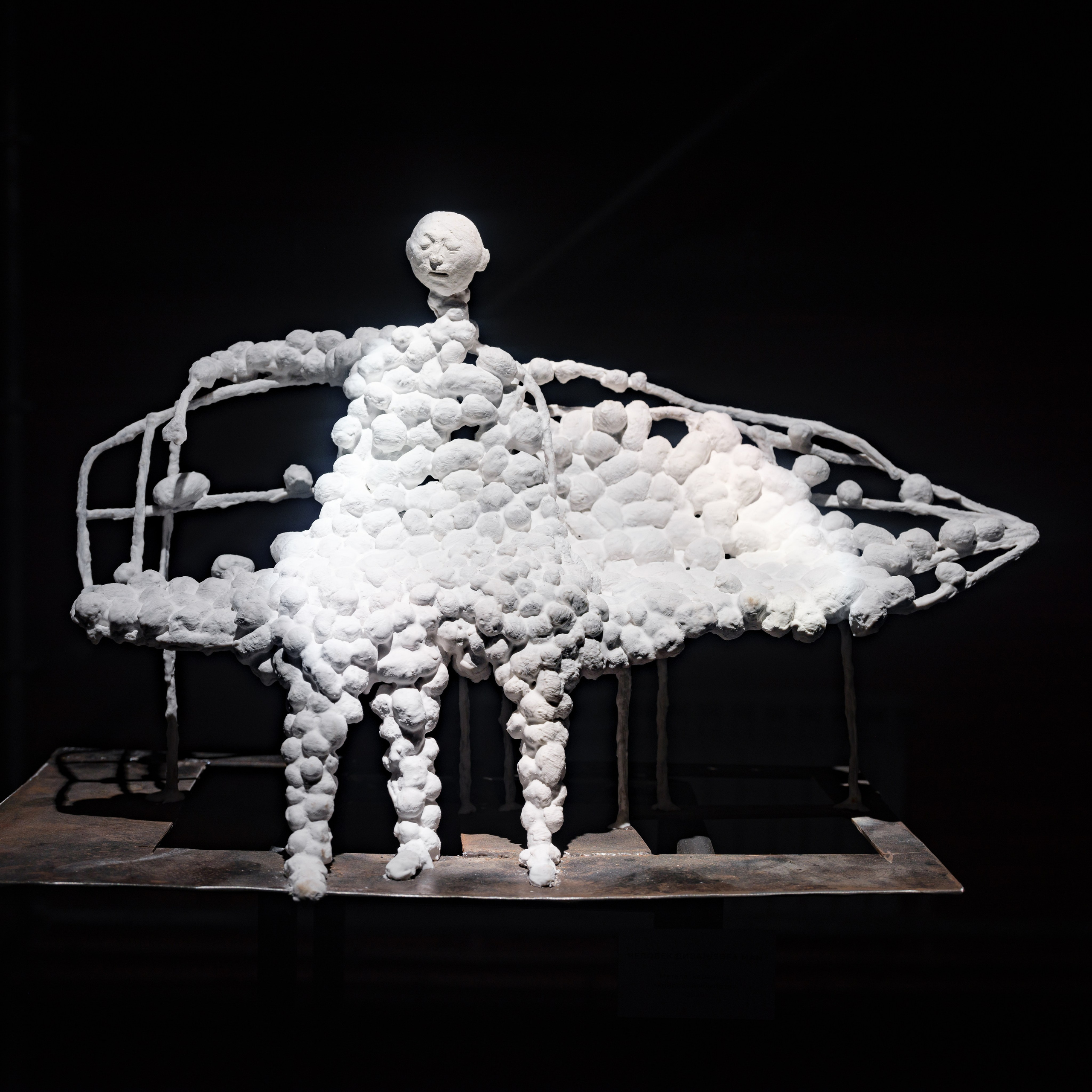 Человек-диван. Художник — скульптор Антонина Фатхуллина