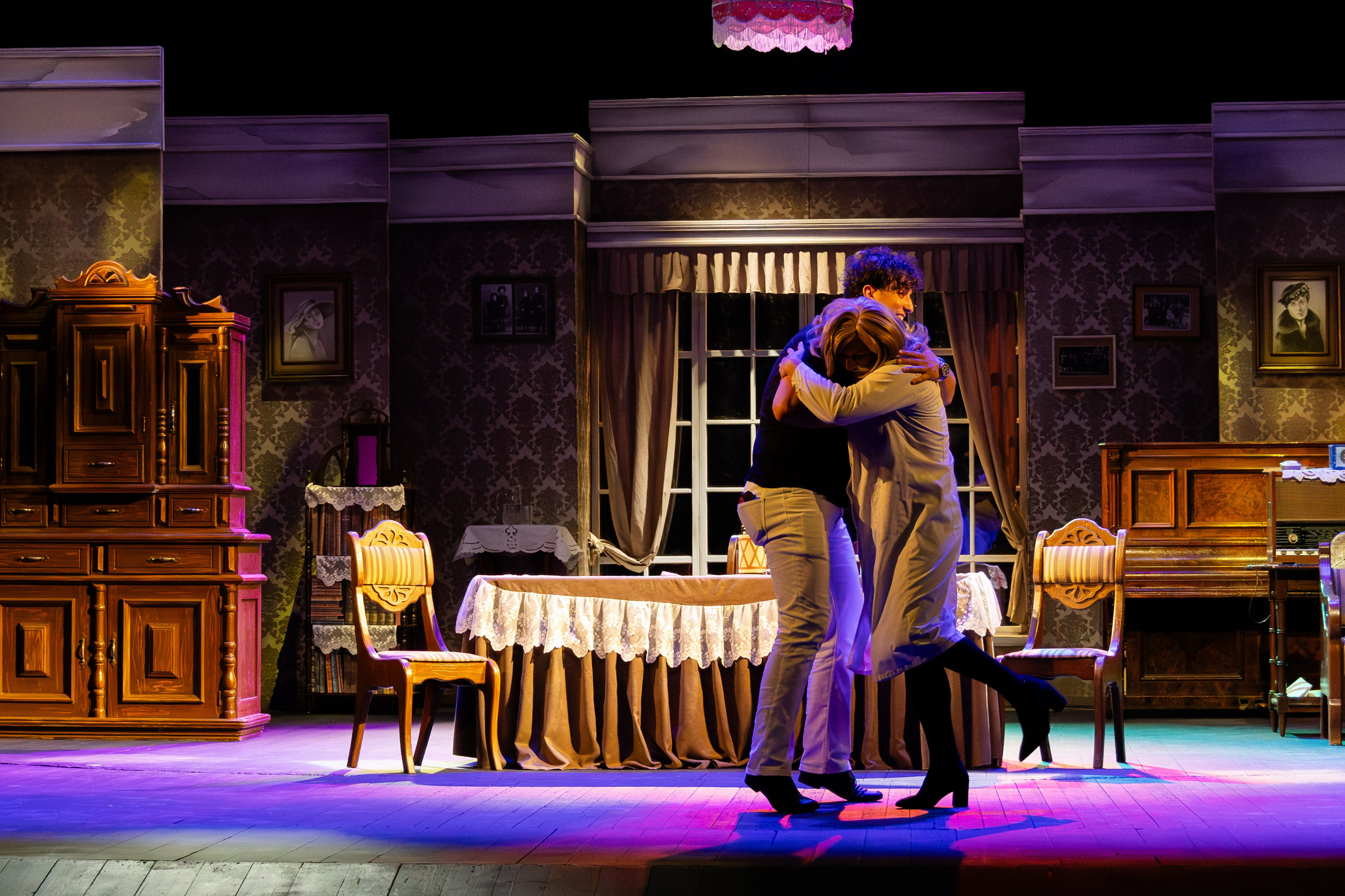 Театр Юного Зрителя «Отчаянные Тетки». Фотограф Марк Файзулин