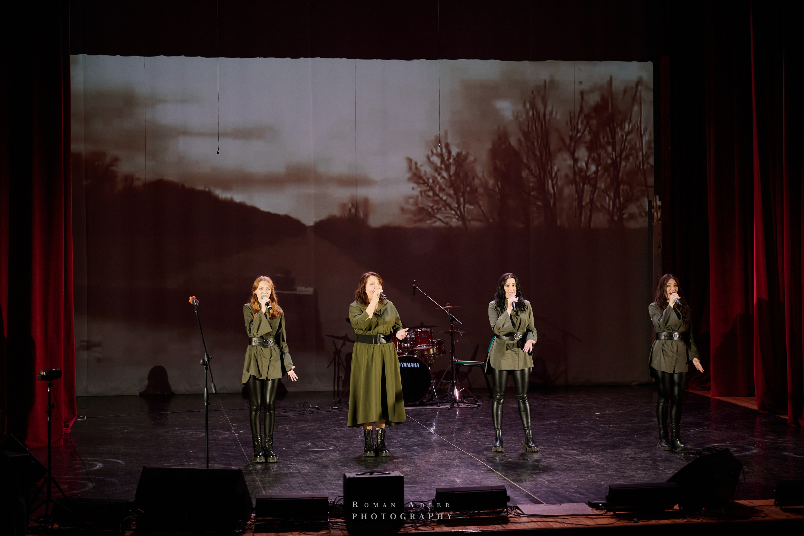 Мы рядом! Волонтерская группа. Фотограф Роман Адлер