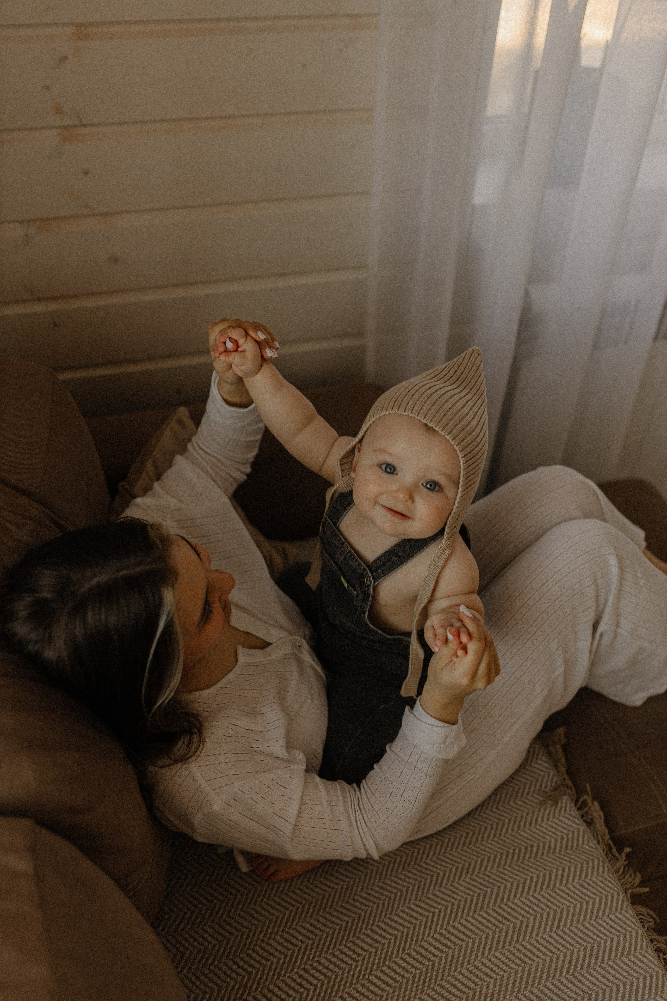 Яна и Тимофей. Домашняя съёмка. Семейный фотограф Тихвин, Санкт-Петербург и ЛО