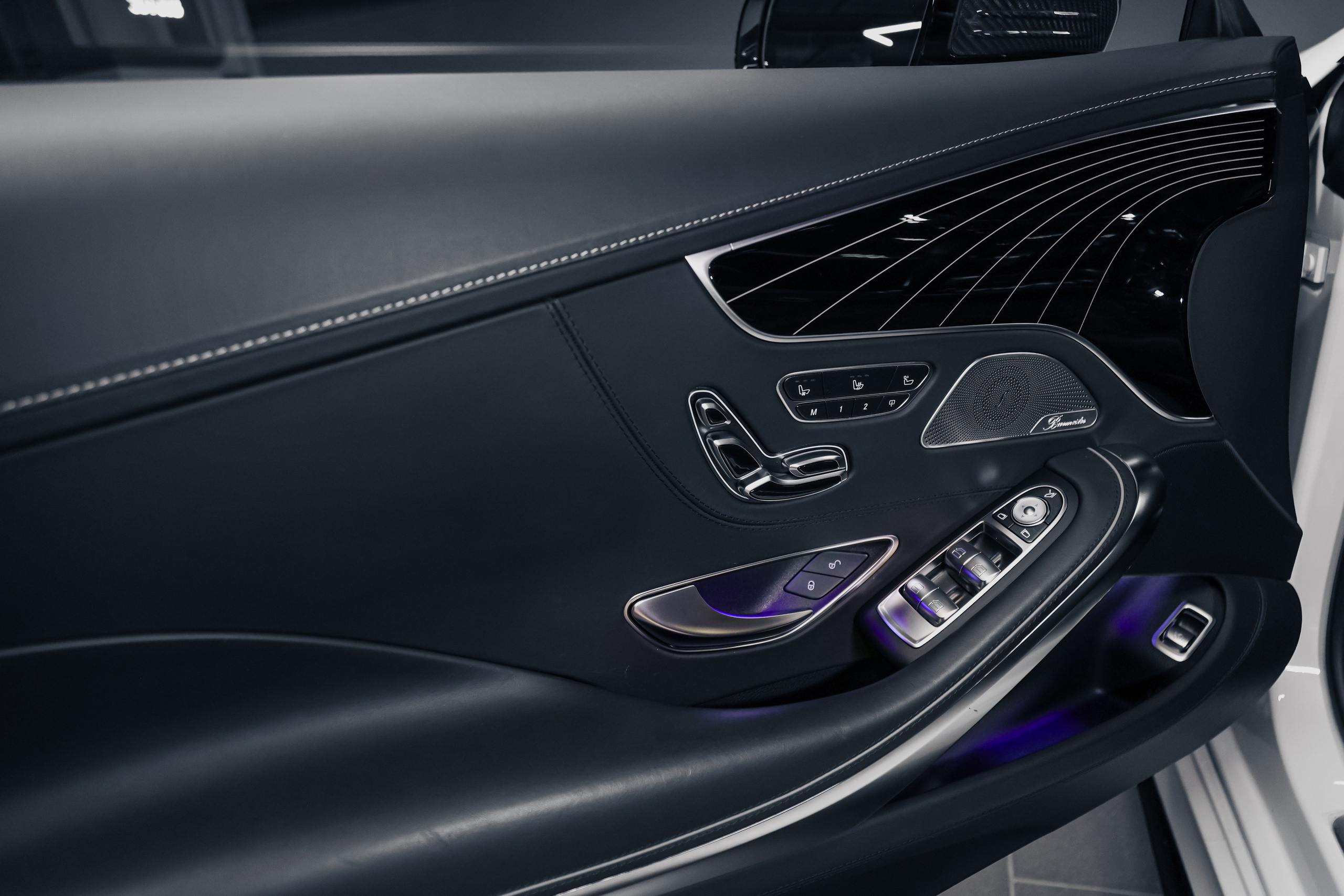 2020 MERCEDES BENZ S63 AMG WHITE ON BLACK $145,000 / 27,100 KM ODOMETER. Mixturecaptures