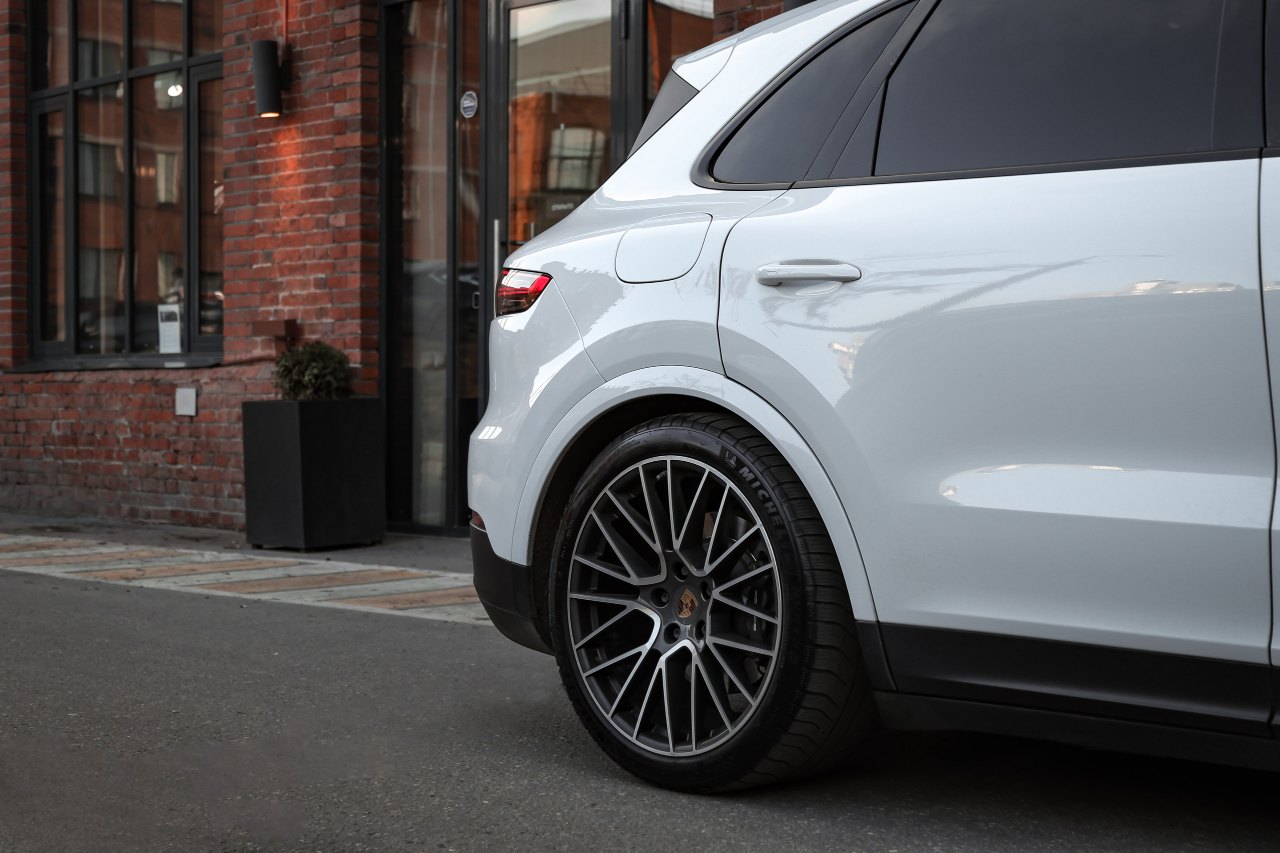 2020 Porsche Cayenne 3.0 AT. Mixturecaptures