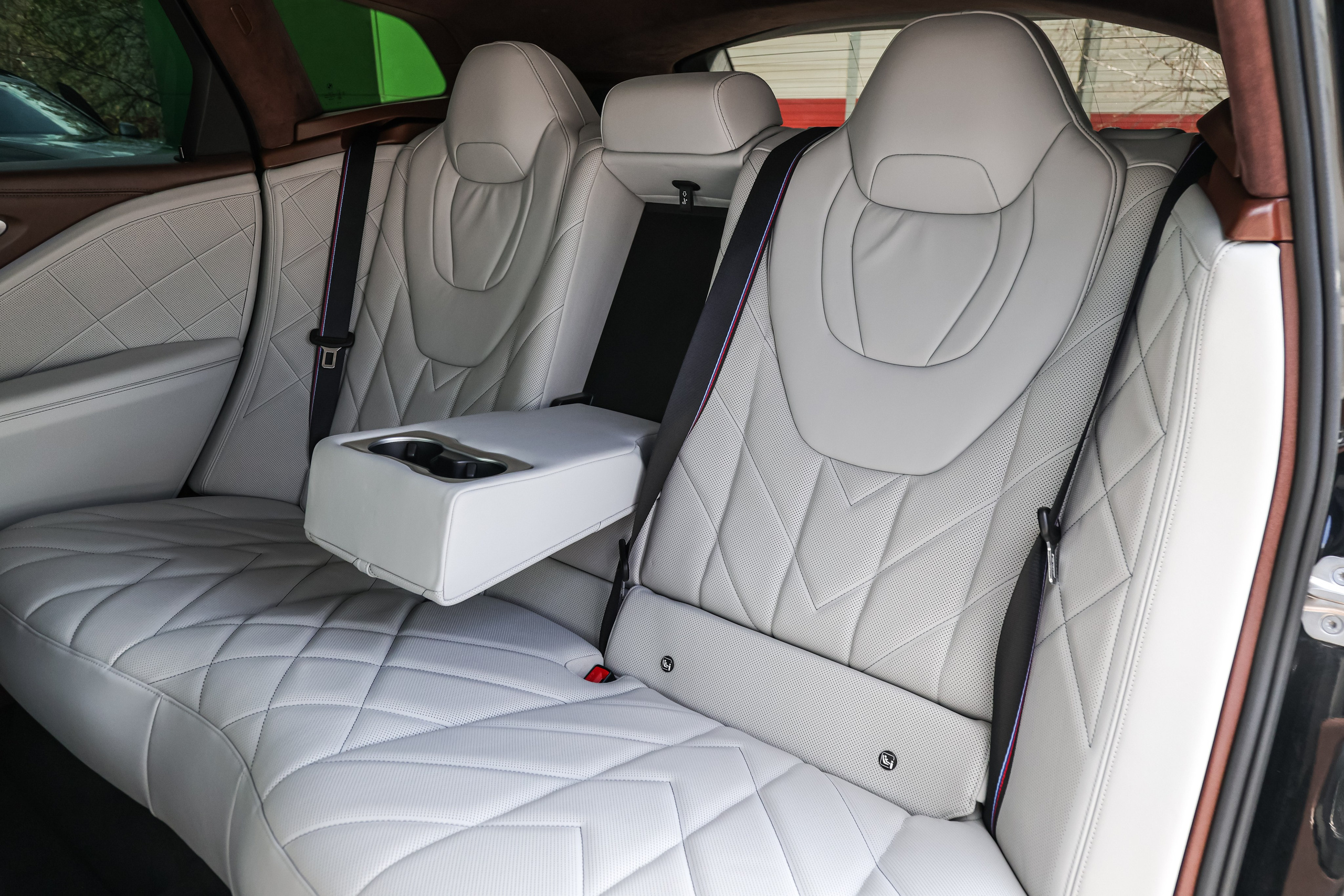 2024 BMW XM. Mixturecaptures