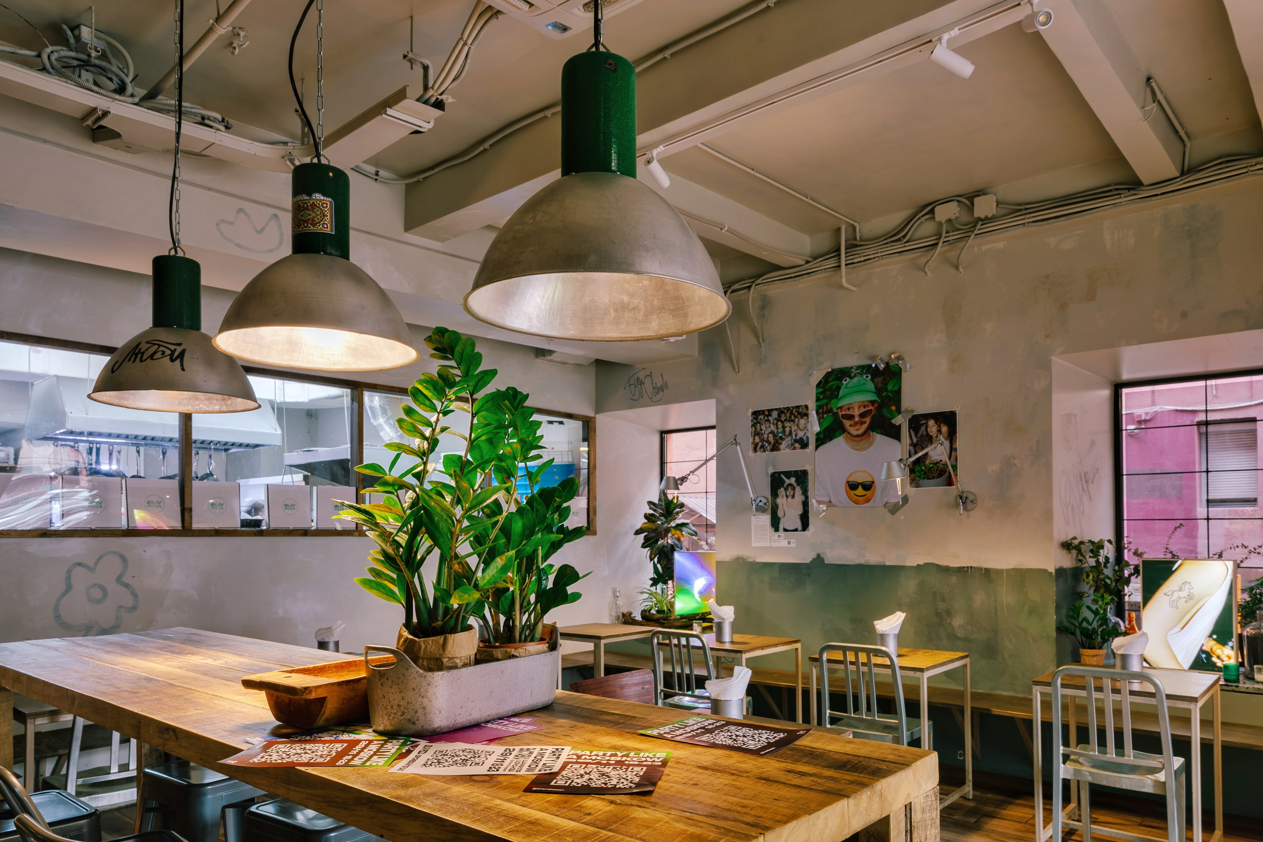 Party like a Moscow EXHIBITION Oliv Pizza 🍕. Портретный и ивент-фотограф в Москве