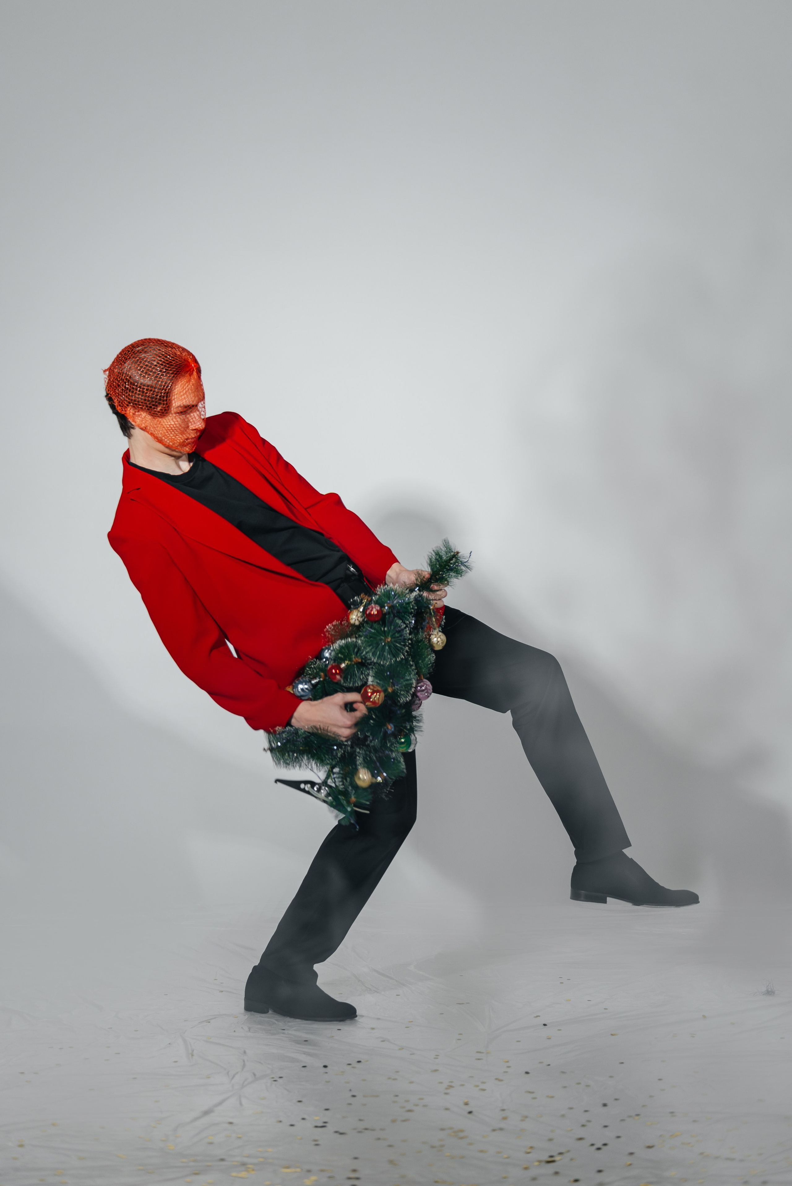 Фотосессия в фотостудии новосибирск, фотосессия в студии, фотосессия на циклорамме, креативная фотосессия, фотограф новосибирск, фотосессия новосибирск, заказать фотографа в новосибирске, портретный фотограф новосибирск, мужской фотограф новосибирск, фото Юлия Туманова, портретное фото, креативный фотограф, организация фотосессии, фотосессия для мужчины, мужская фотосессия, фэшн фотосессия, новогодняя фотосессия, фотосессия для журнала, fashion photo, фото с елкой, модель, новый год