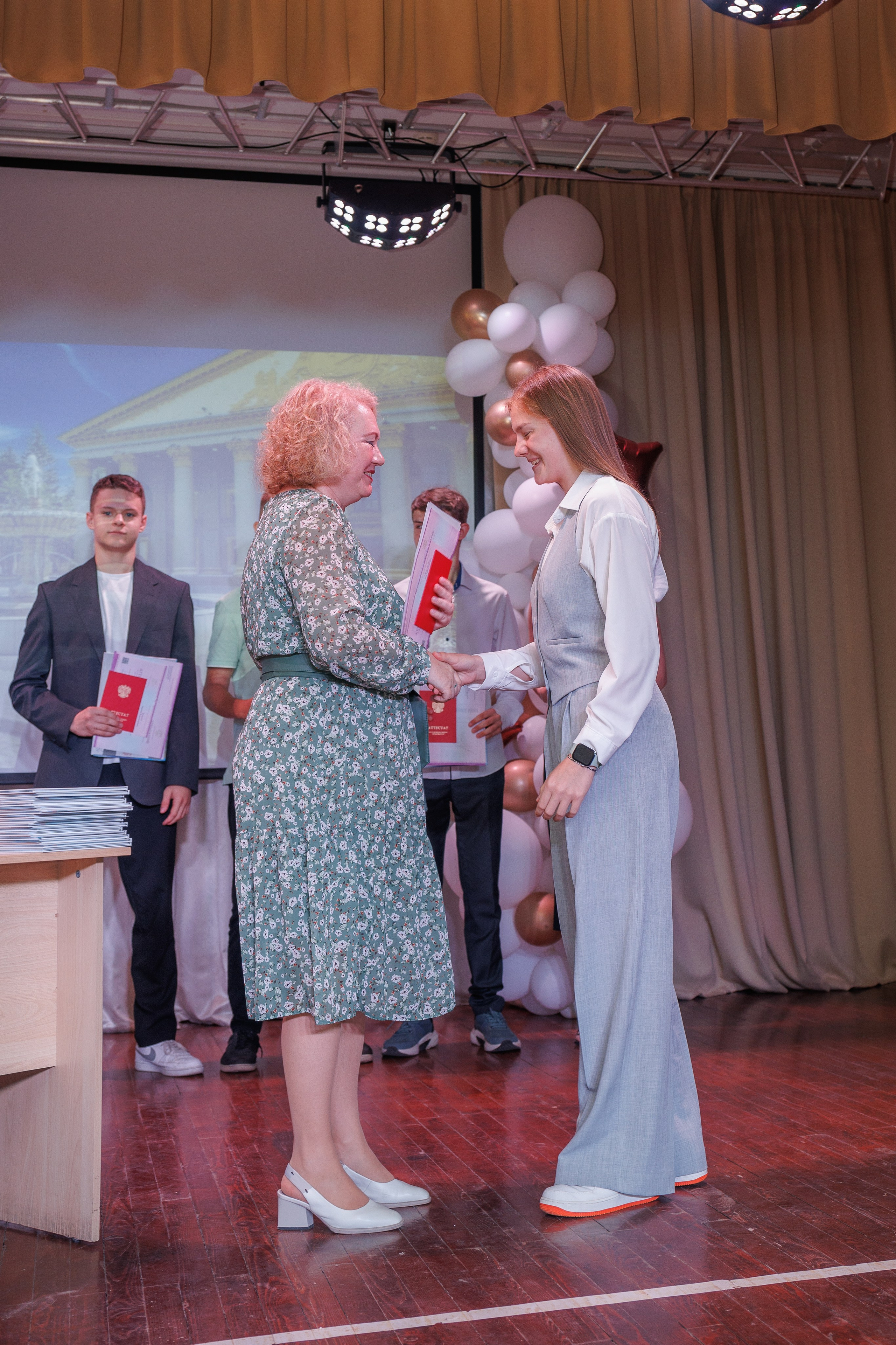 Вручение аттестатов. Свадебный и семейный фотограф в Новосибирске Ирина Дорошкова