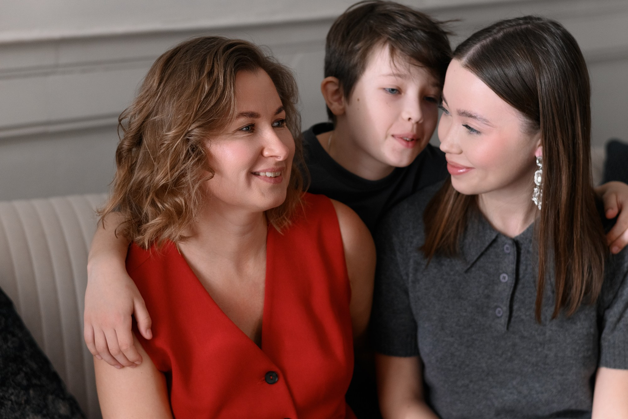 Емейная фотосессия мама, дочь и сын в Тюмени — Дарья Мустафина. Портретный фотограф Тюмень Дарья Мустафина