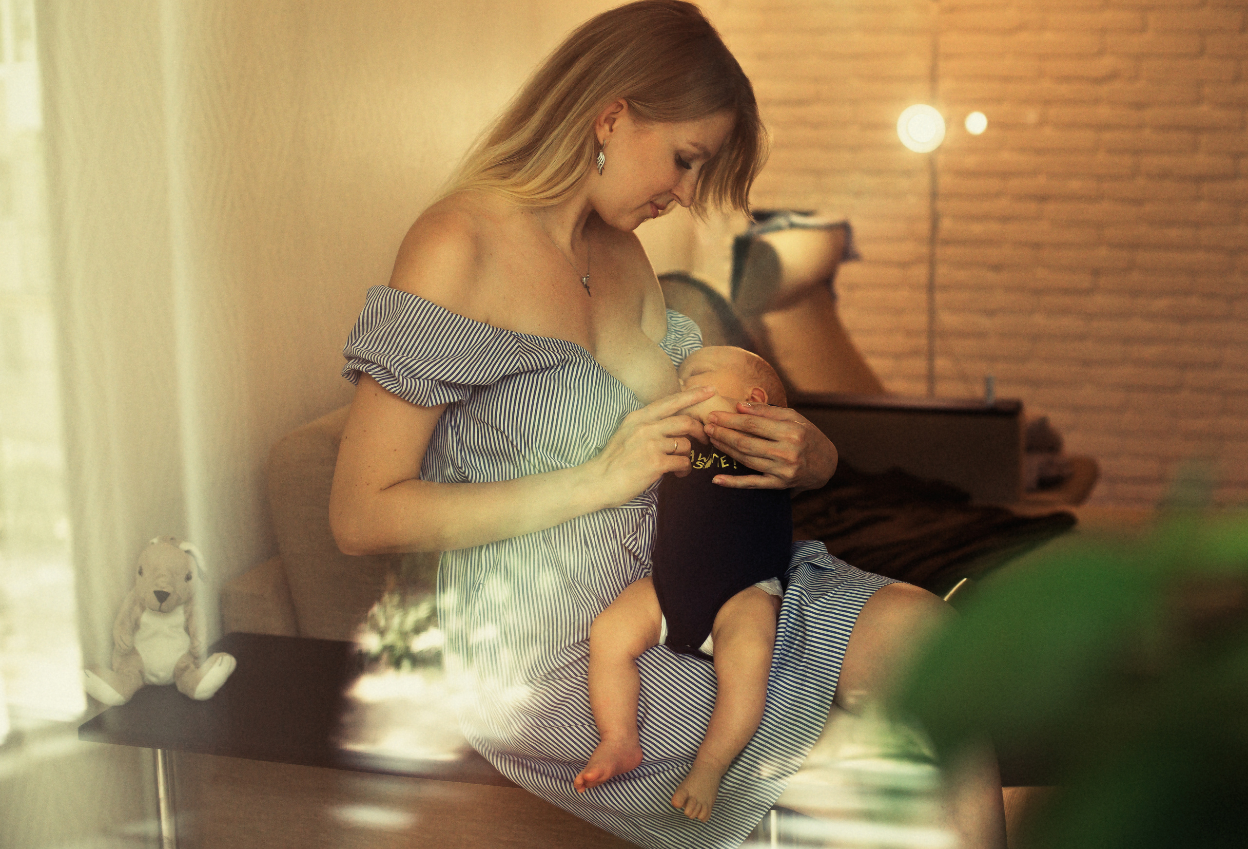 Самые важные и теплые моменты кормления малыша грудью.