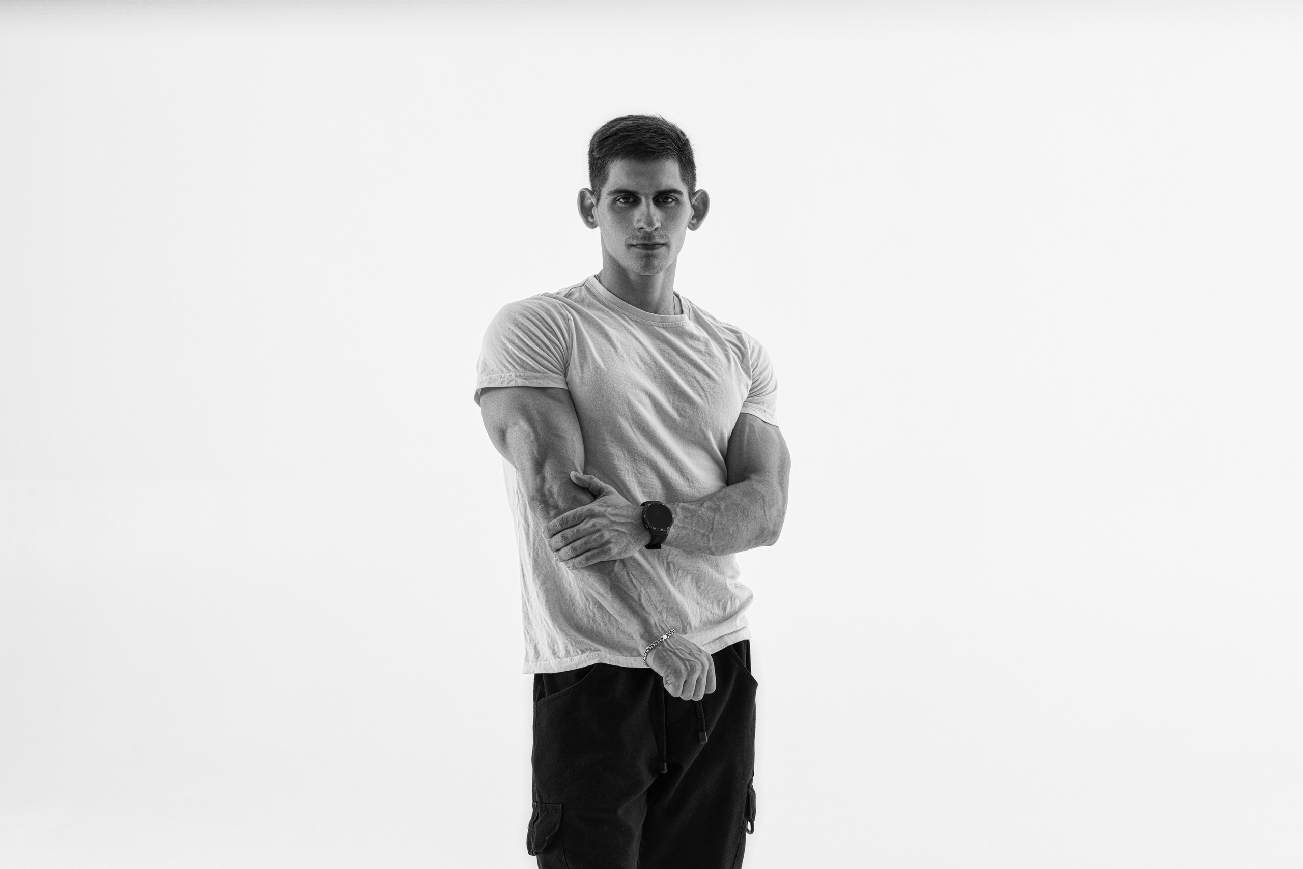 Съемка с Владом на циклораме с импульсным светом для себя и контента. Дмитрий Шульгин, портретный фотограф в Воронеже