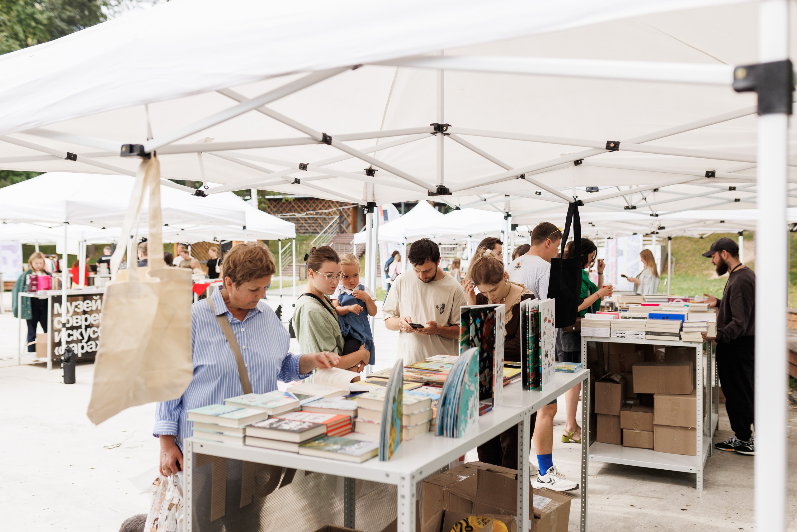 Книжный фестиваль «Смены» в Выксе 2025. Фотограф городских и семейных событий Артем Карпухин