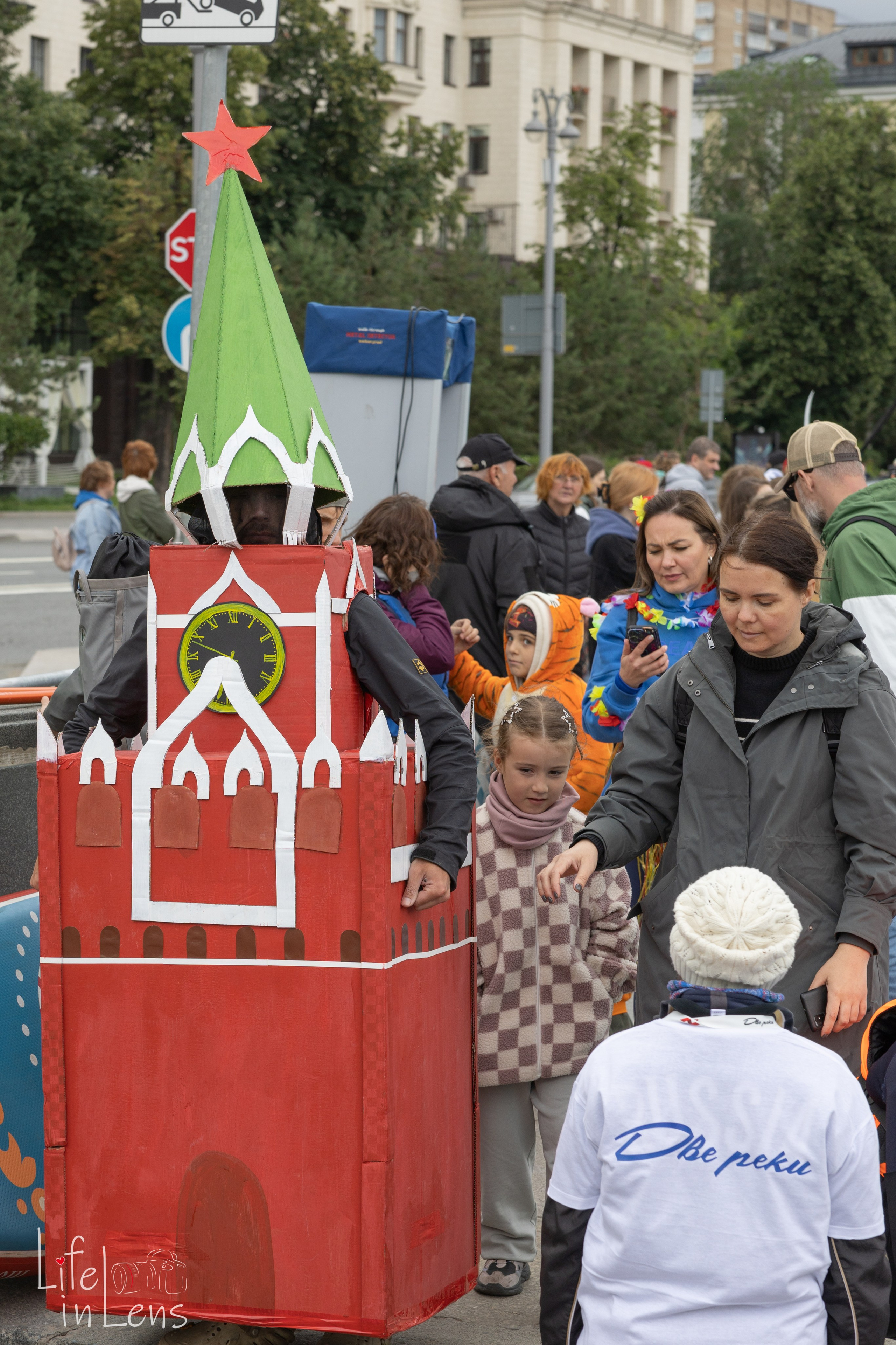 SUP-карнавал. Фотограф, получающий удовольствие от своей работы